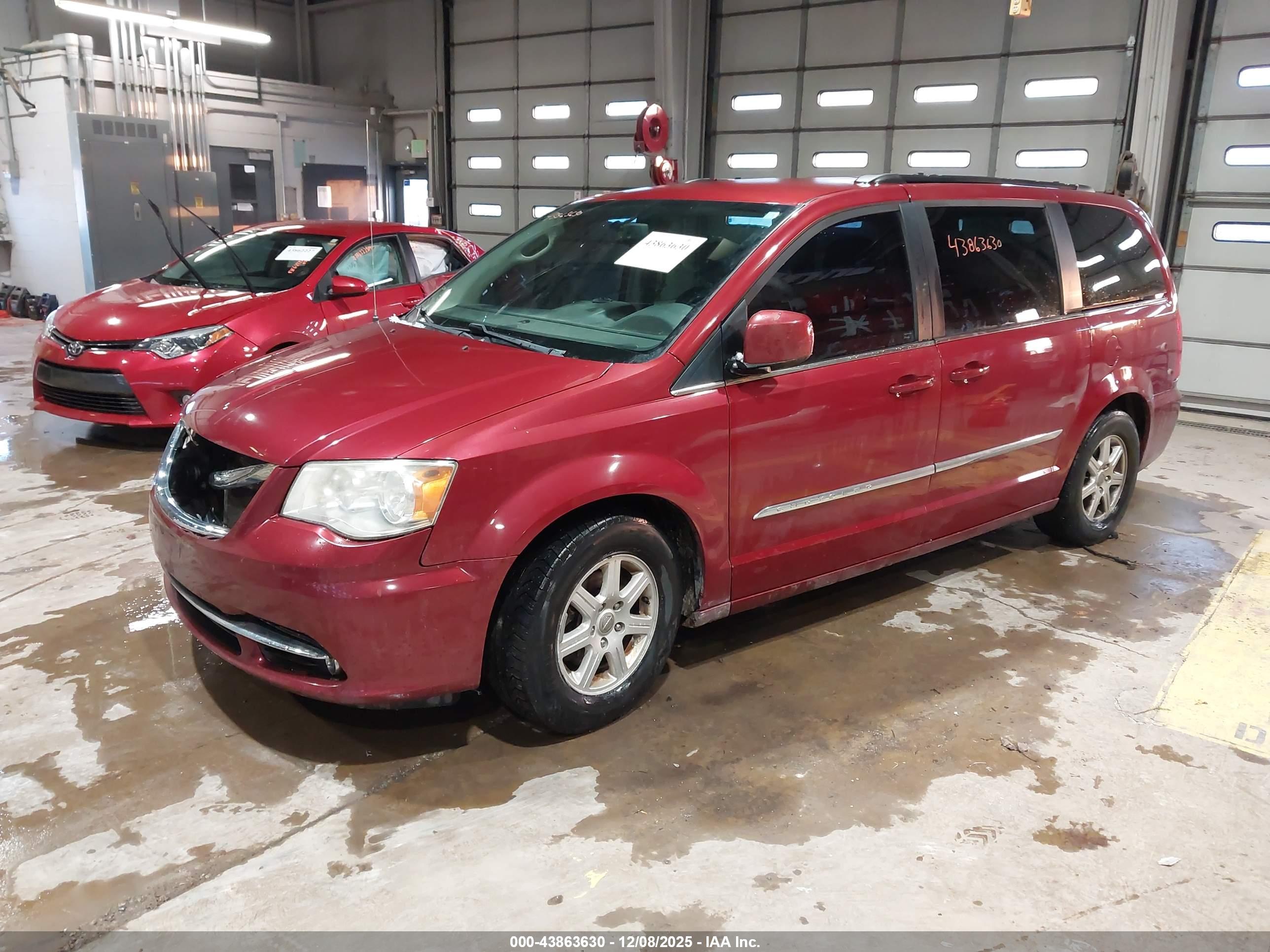 CHRYSLER TOWN image 2