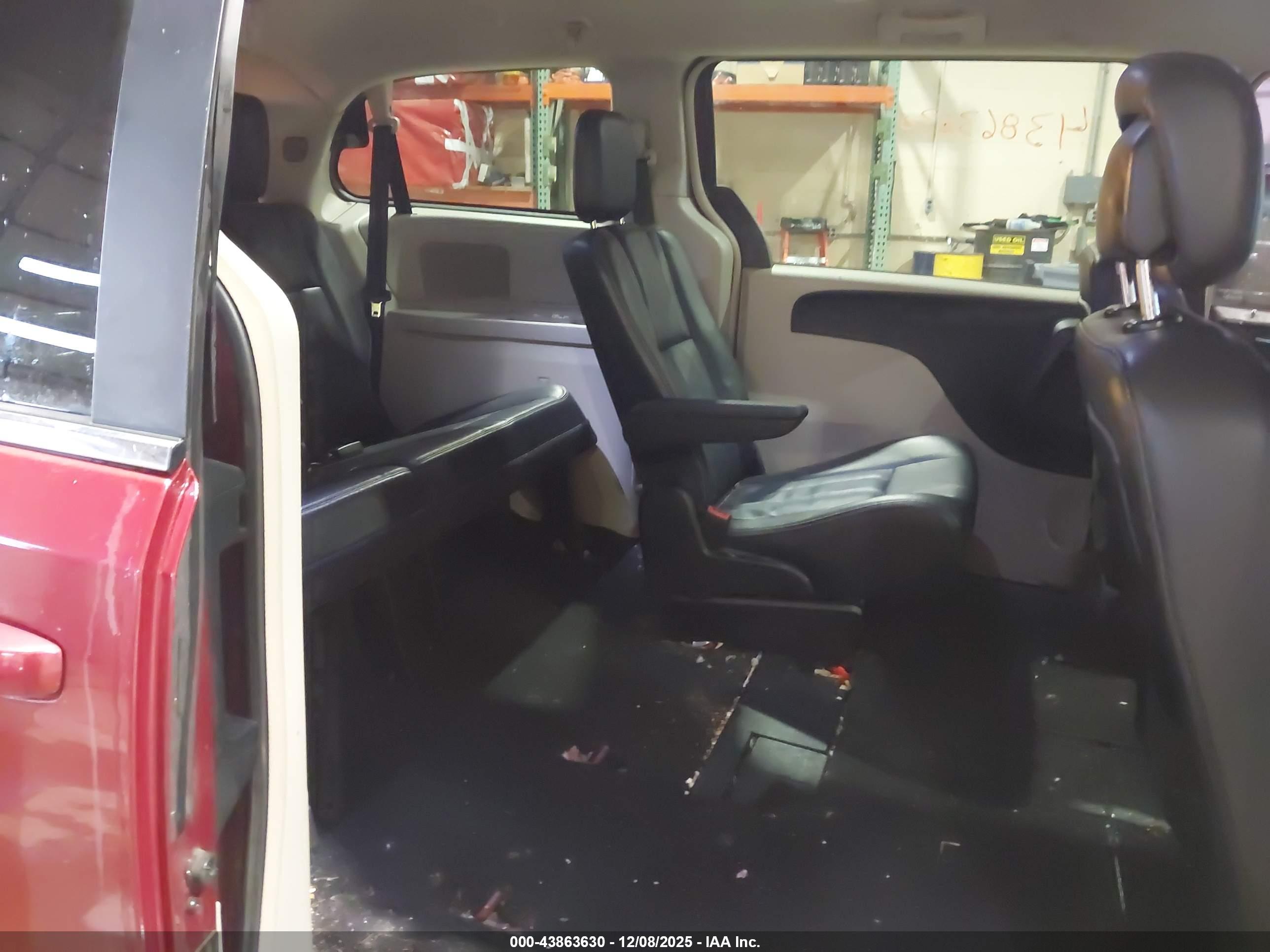 CHRYSLER TOWN image 8