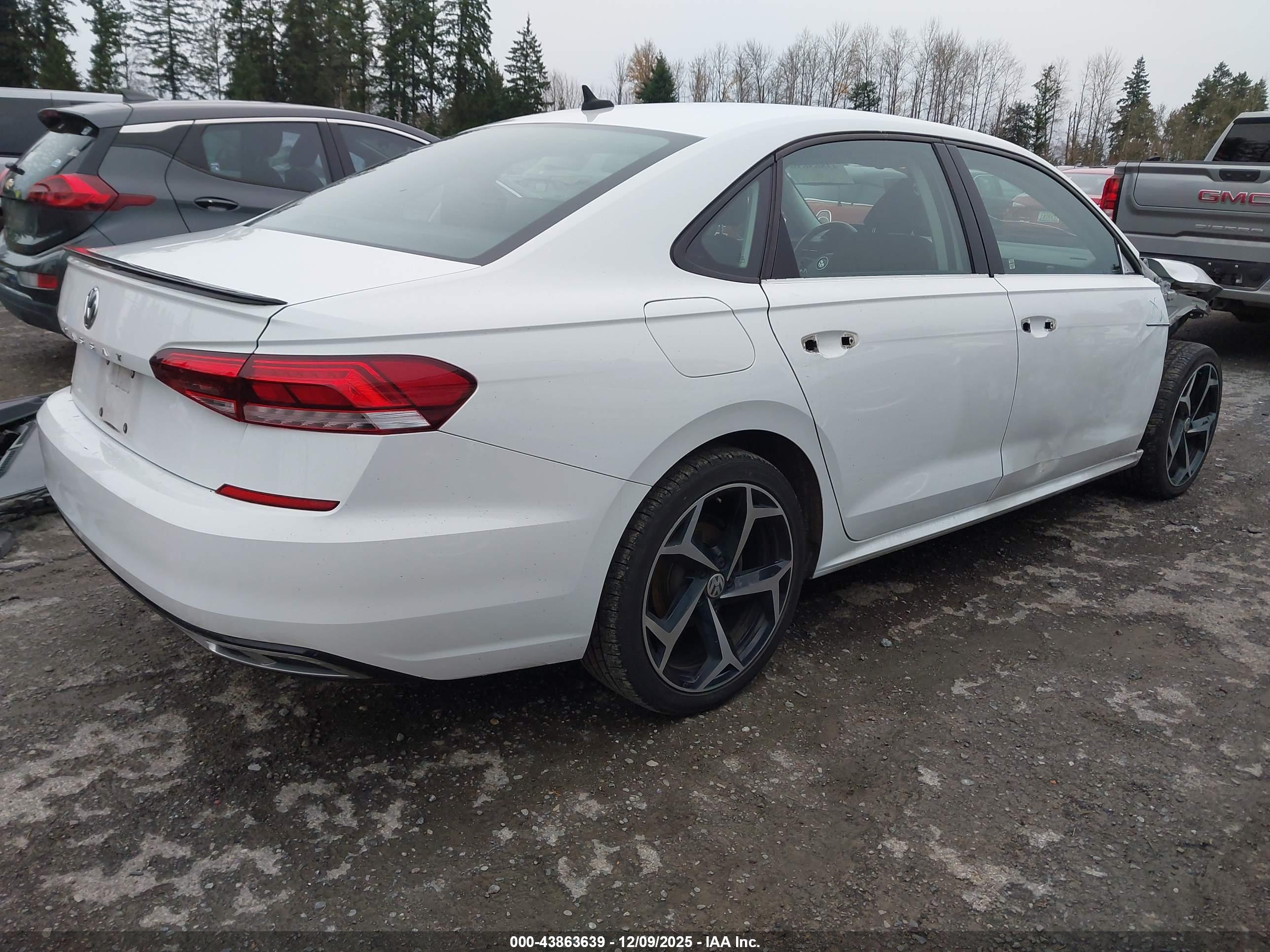 VOLKSWAGEN PASSAT image 4