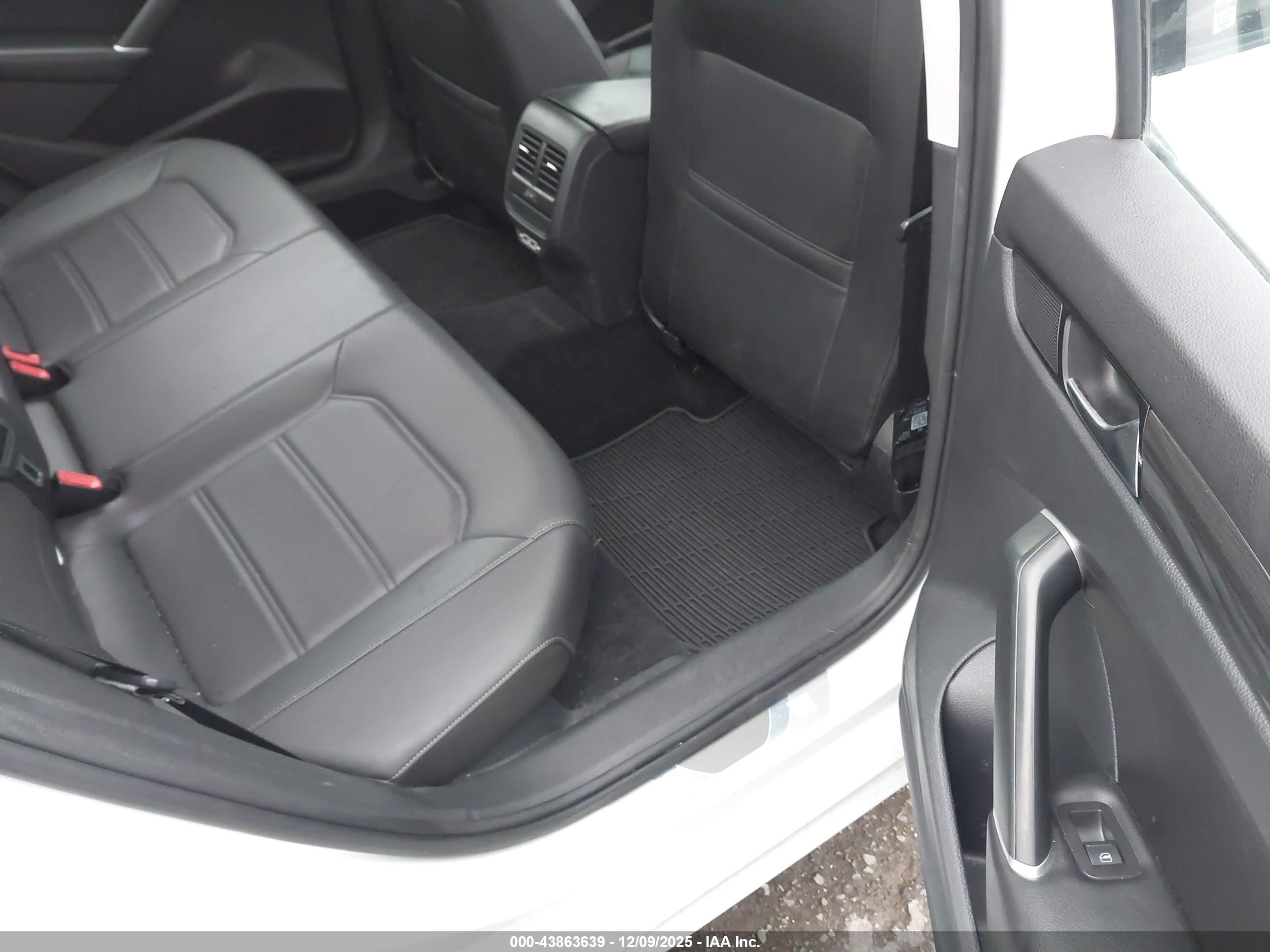 VOLKSWAGEN PASSAT image 8