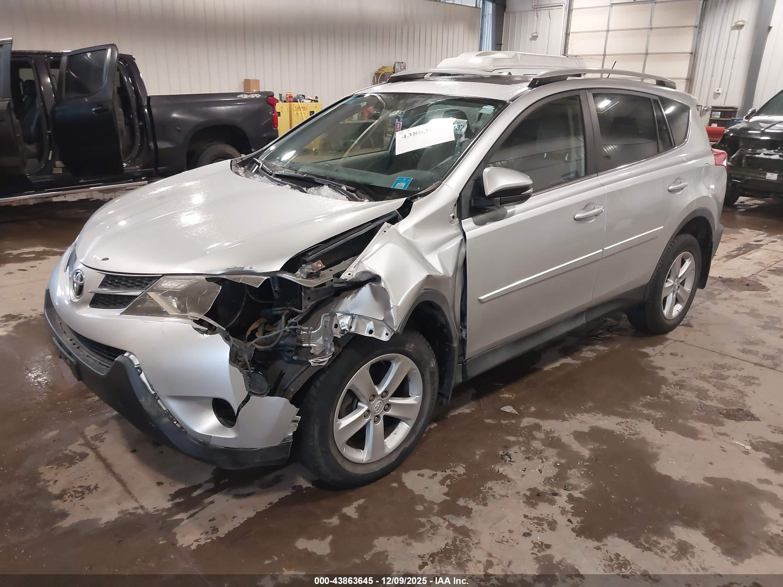 TOYOTA RAV4 image 2