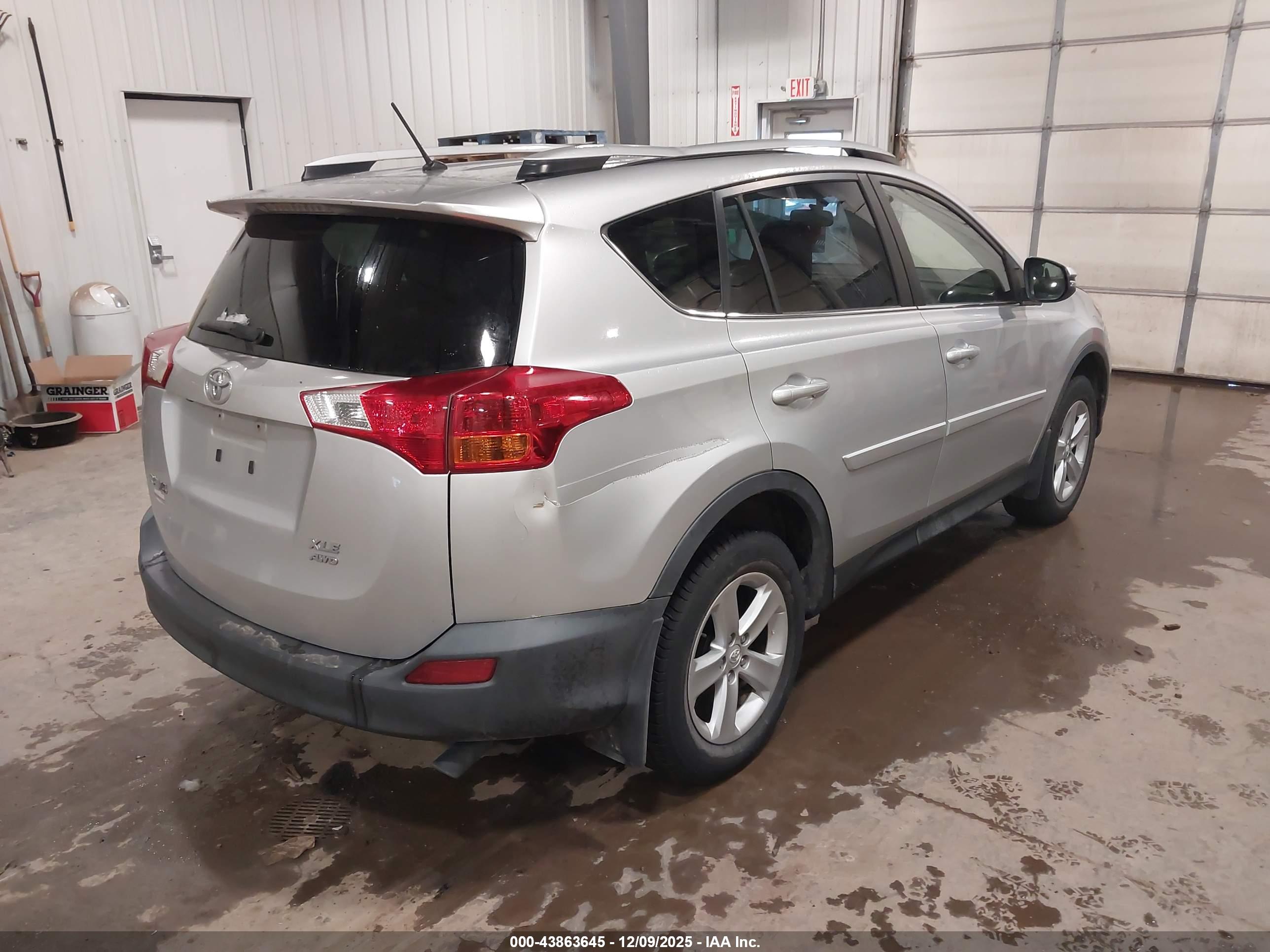 TOYOTA RAV4 image 4