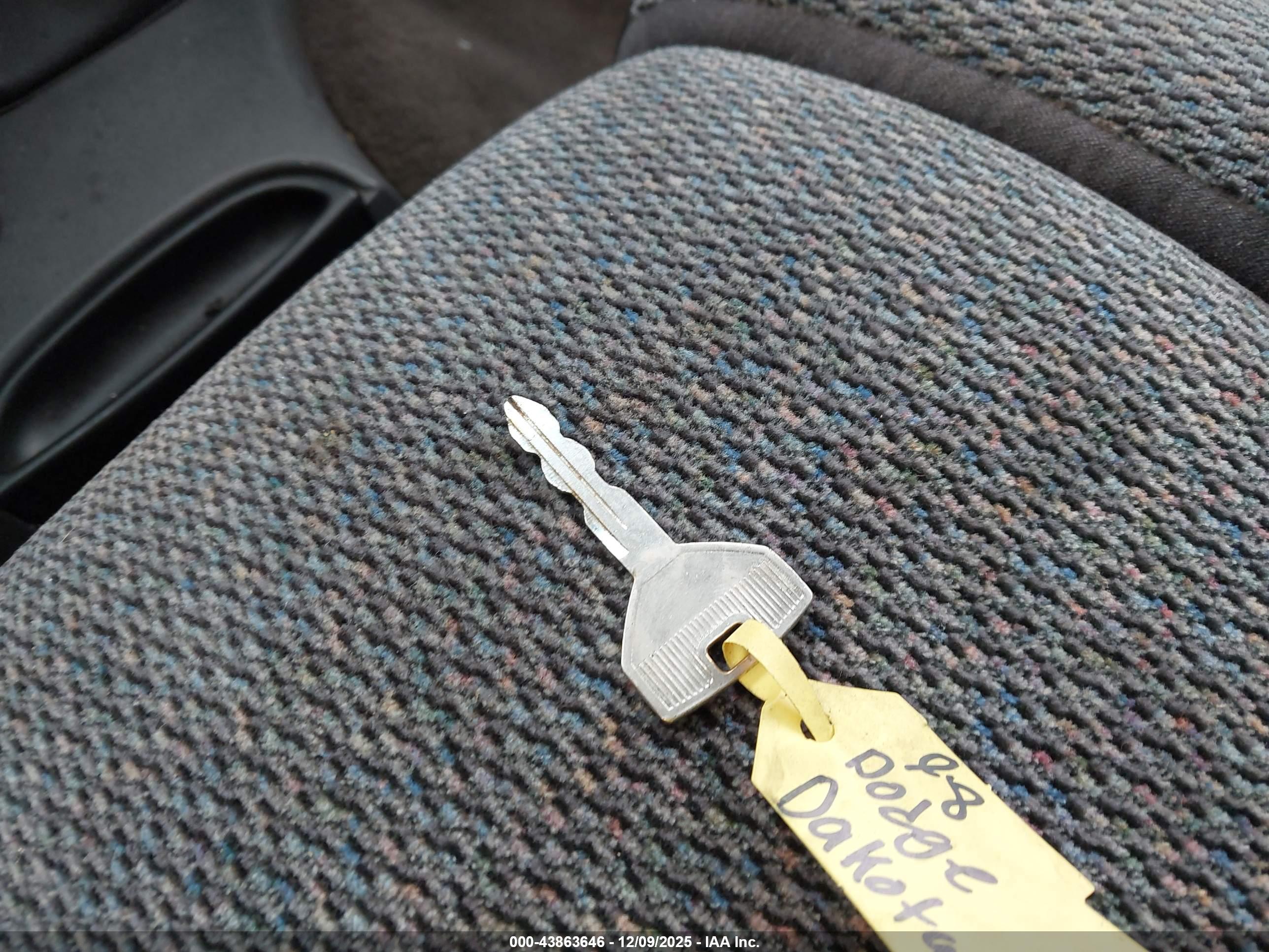 DODGE DAKOTA image 11