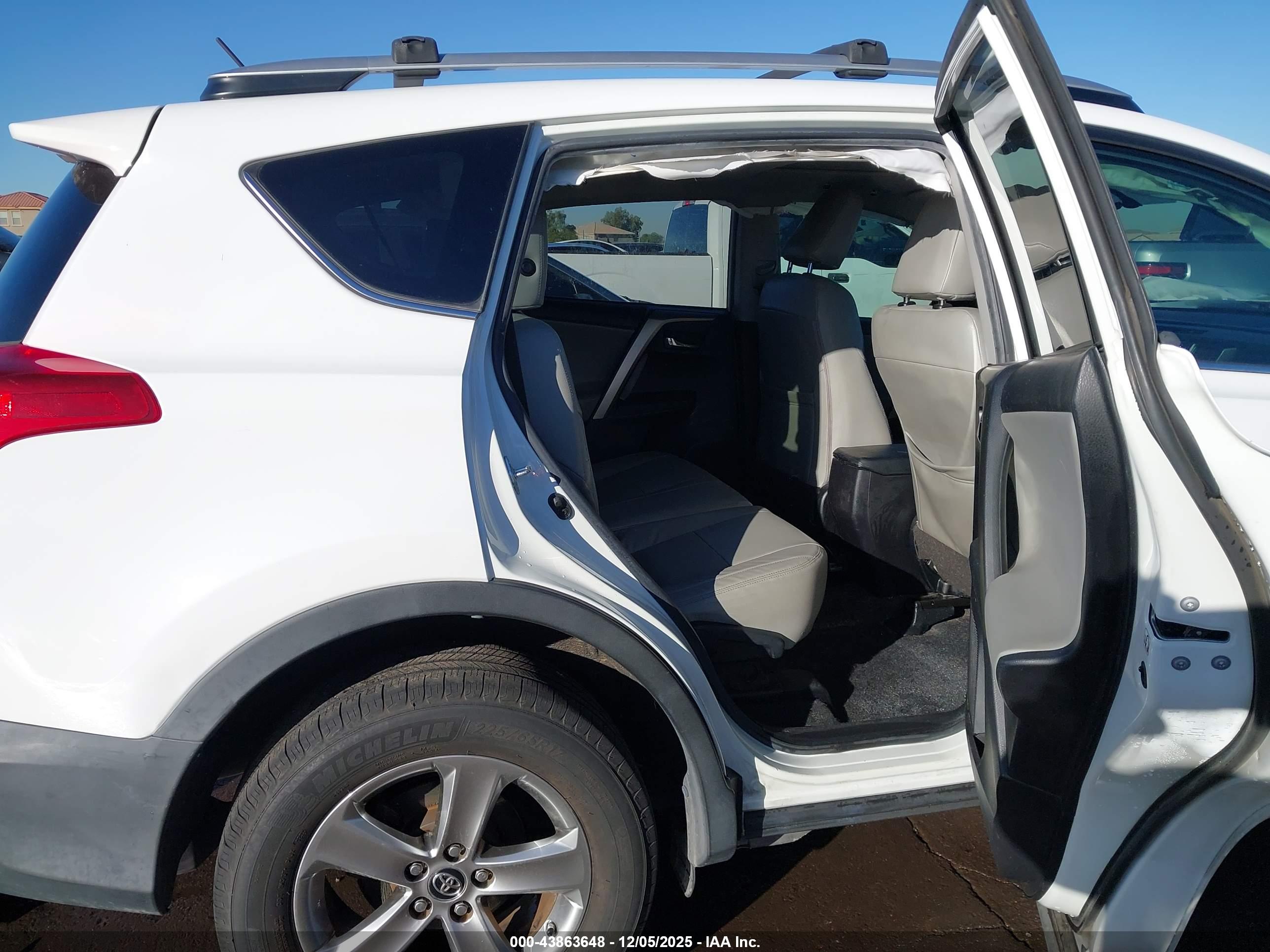 TOYOTA RAV4 image 8