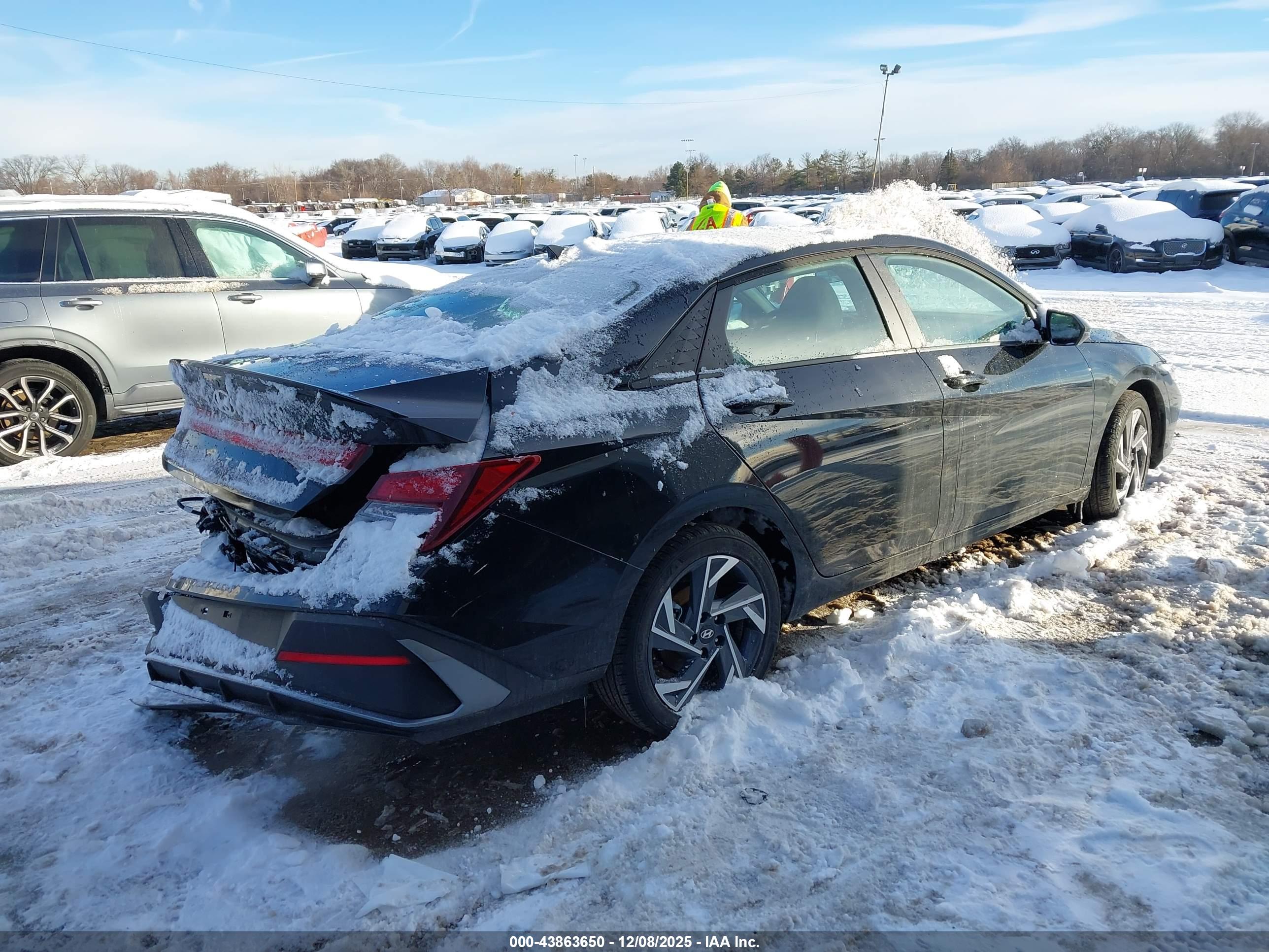 HYUNDAI ELANTRA image 4