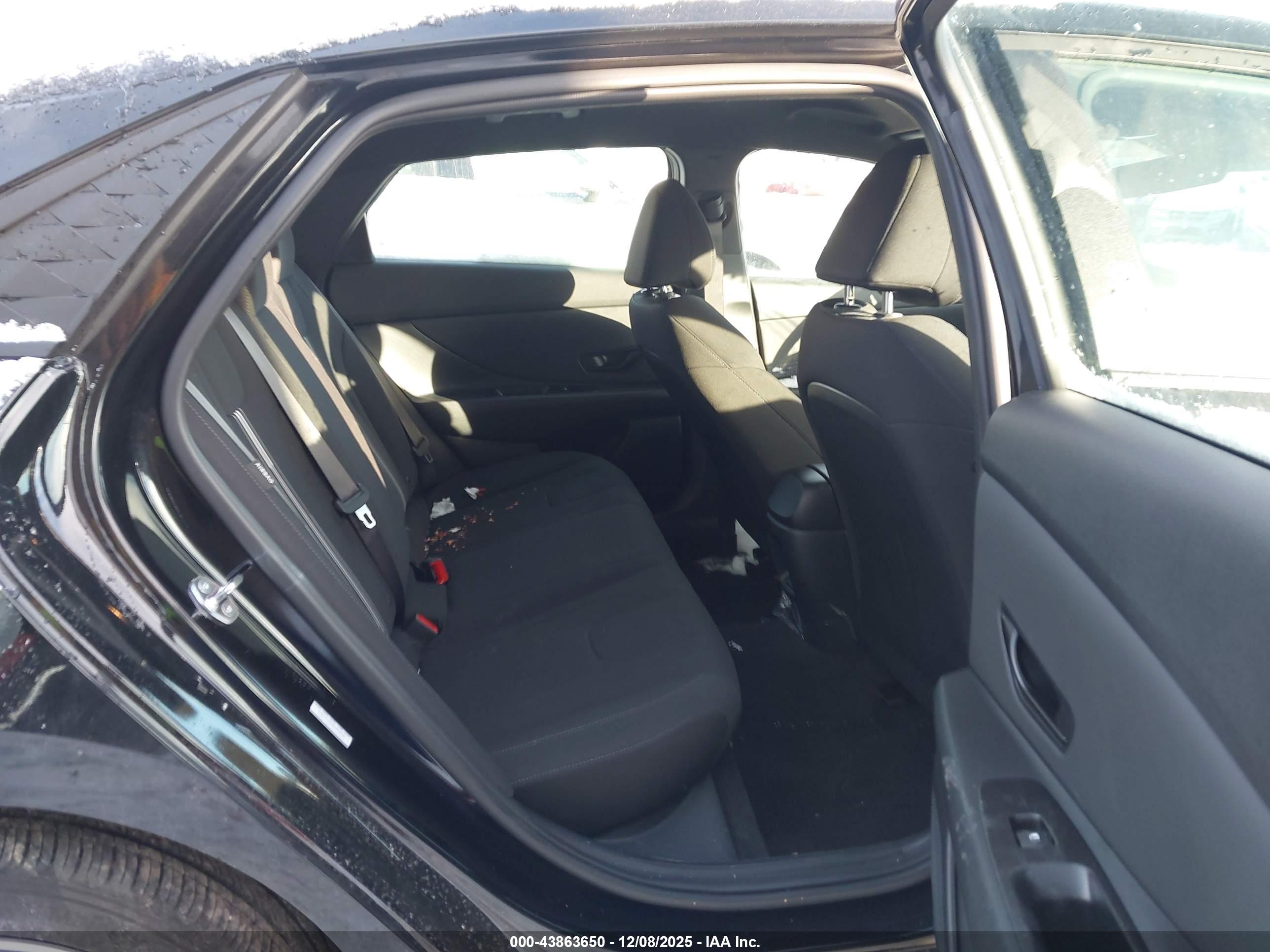HYUNDAI ELANTRA image 8