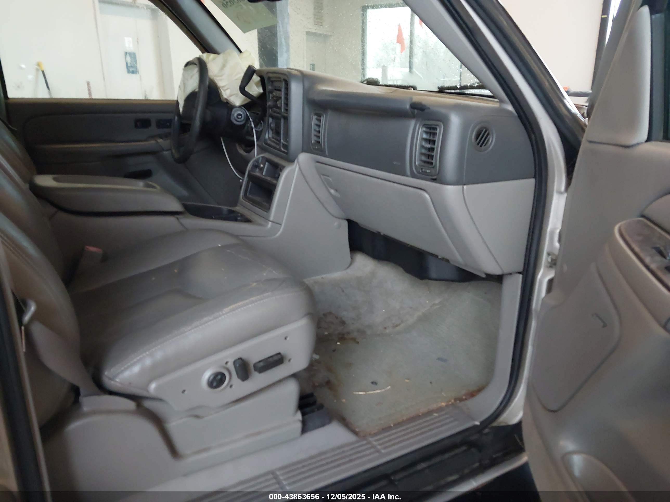 CHEVROLET TAHOE image 5
