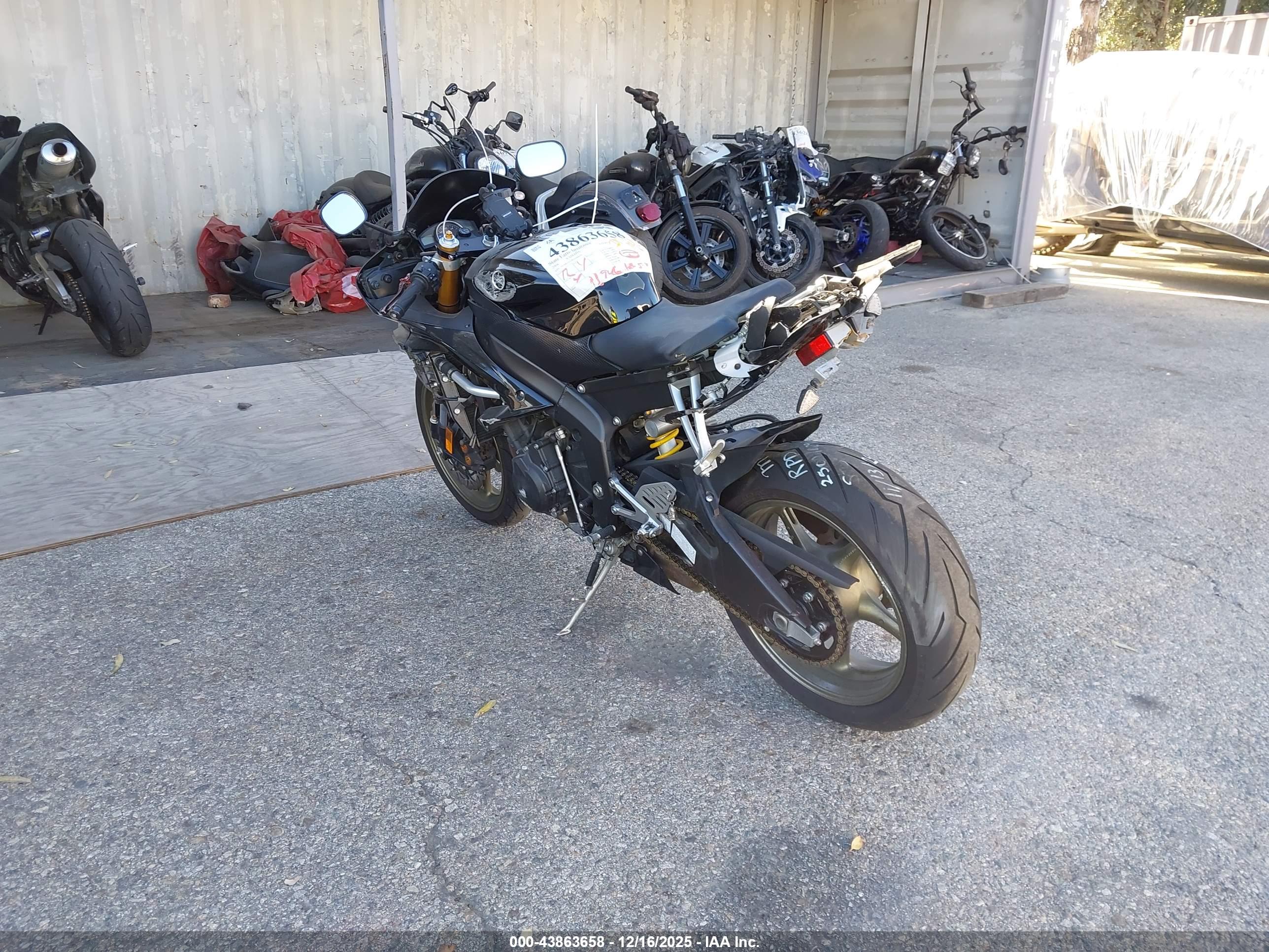 YAMAHA YZFR6 image 3