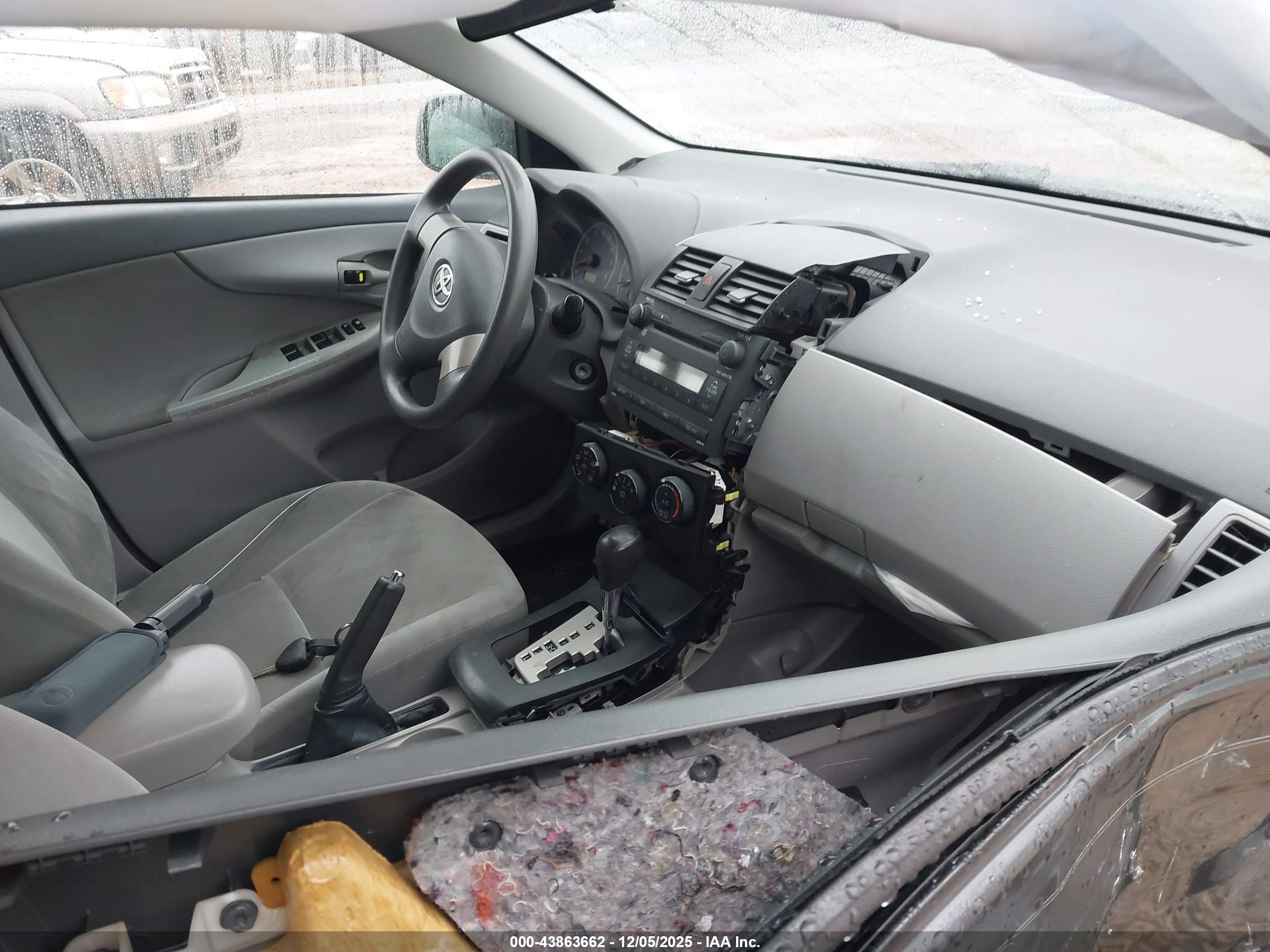 TOYOTA COROLLA image 5