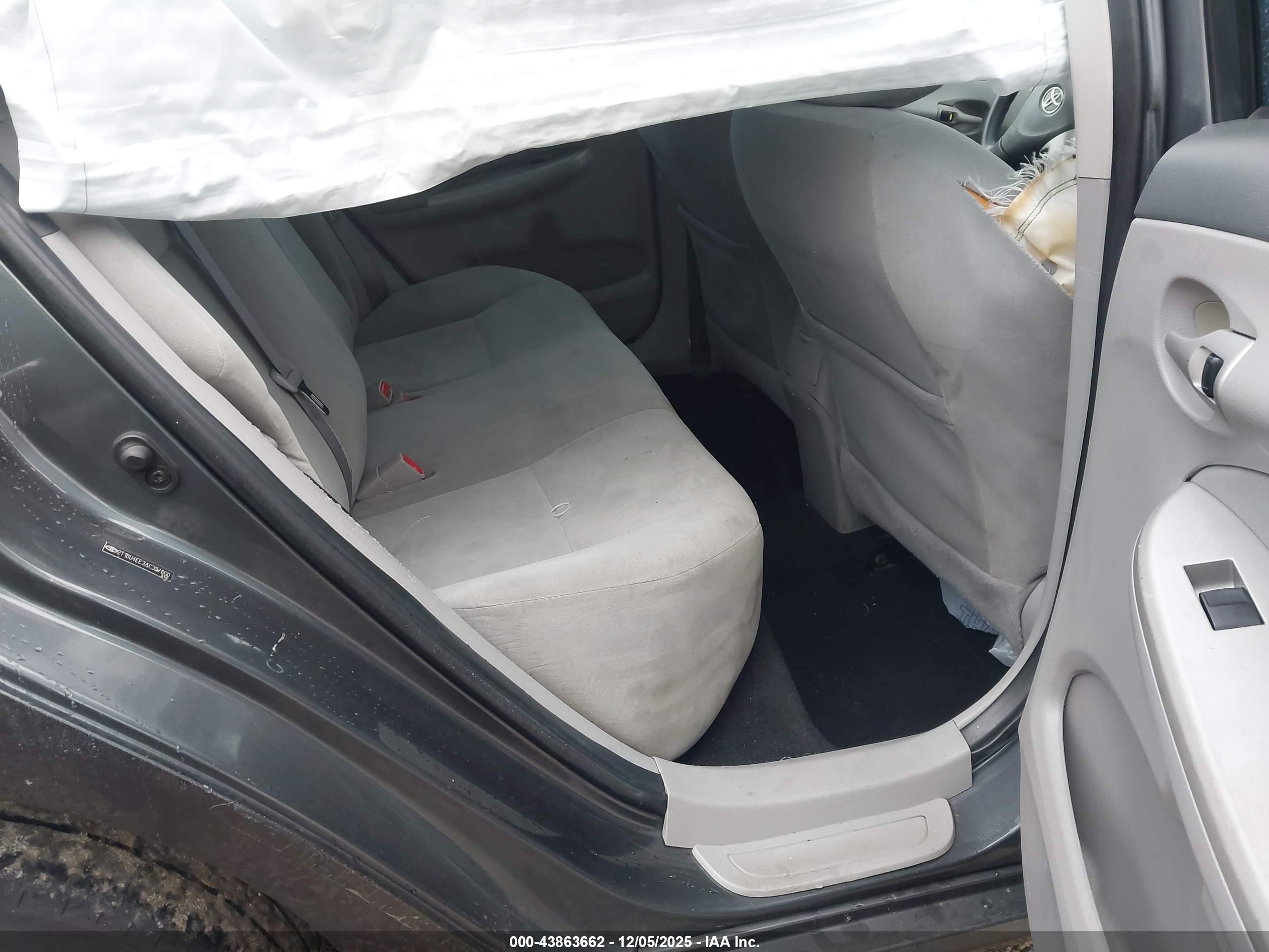TOYOTA COROLLA image 8