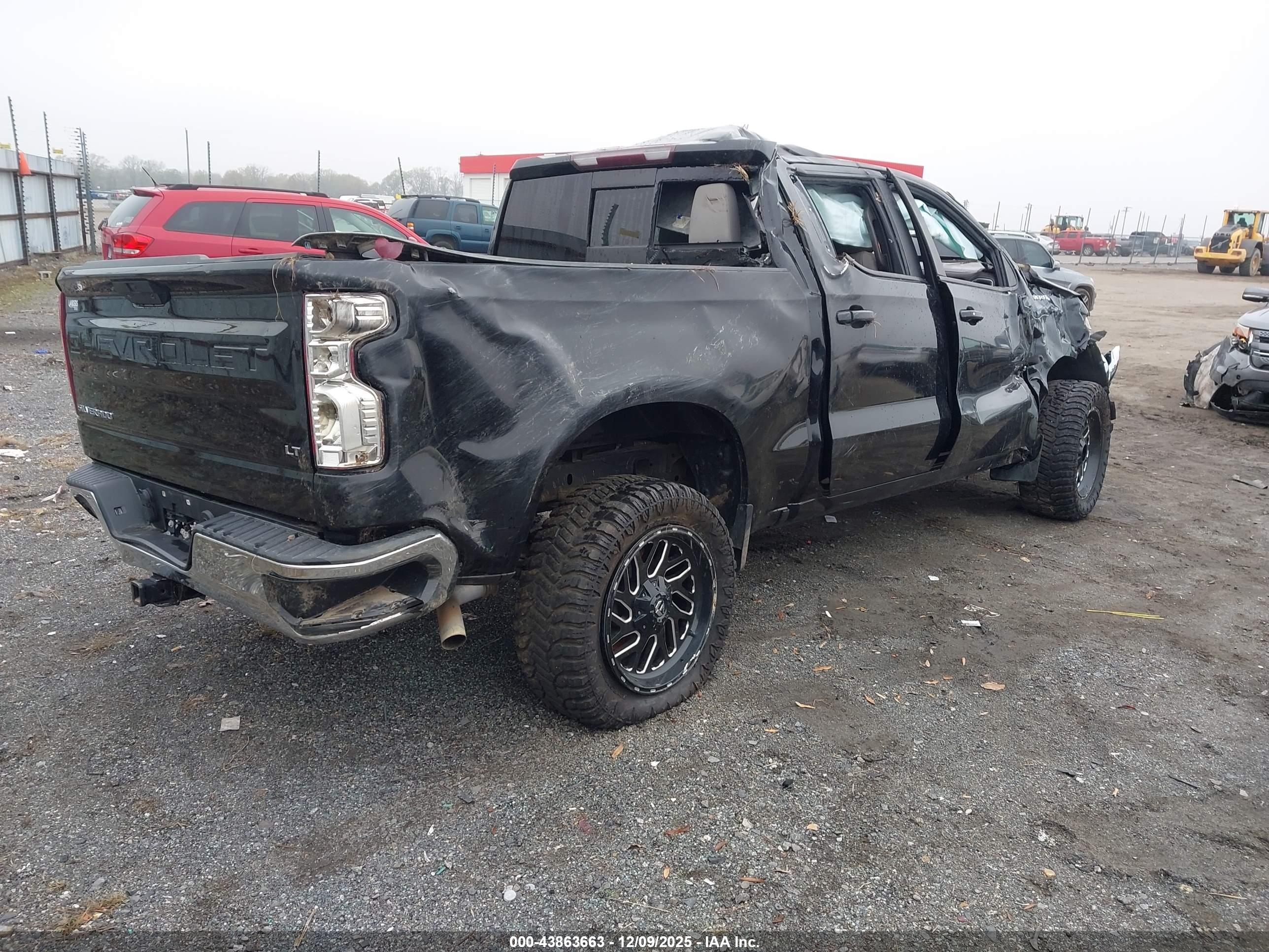 CHEVROLET SILVERADO image 4