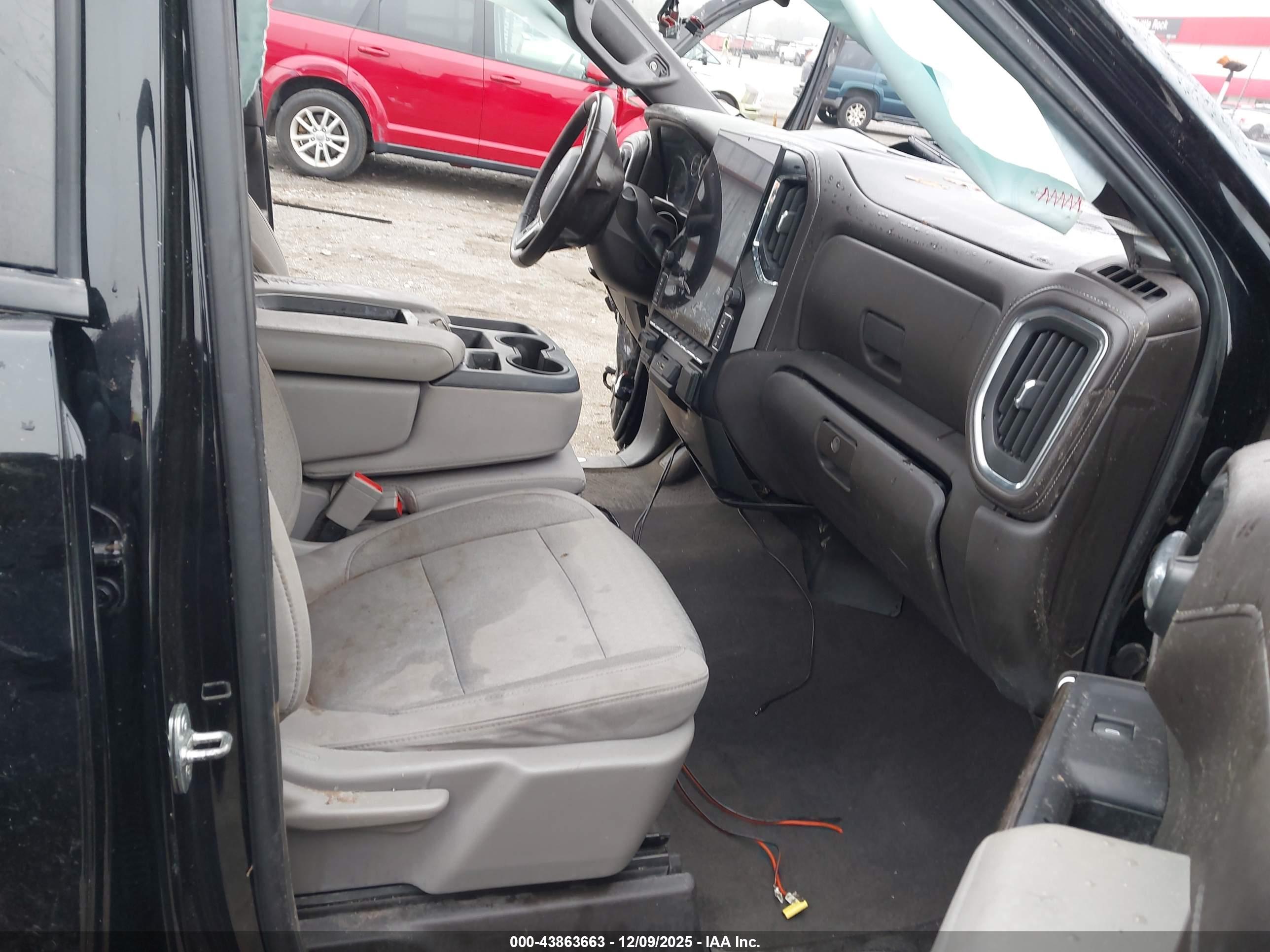 CHEVROLET SILVERADO image 5
