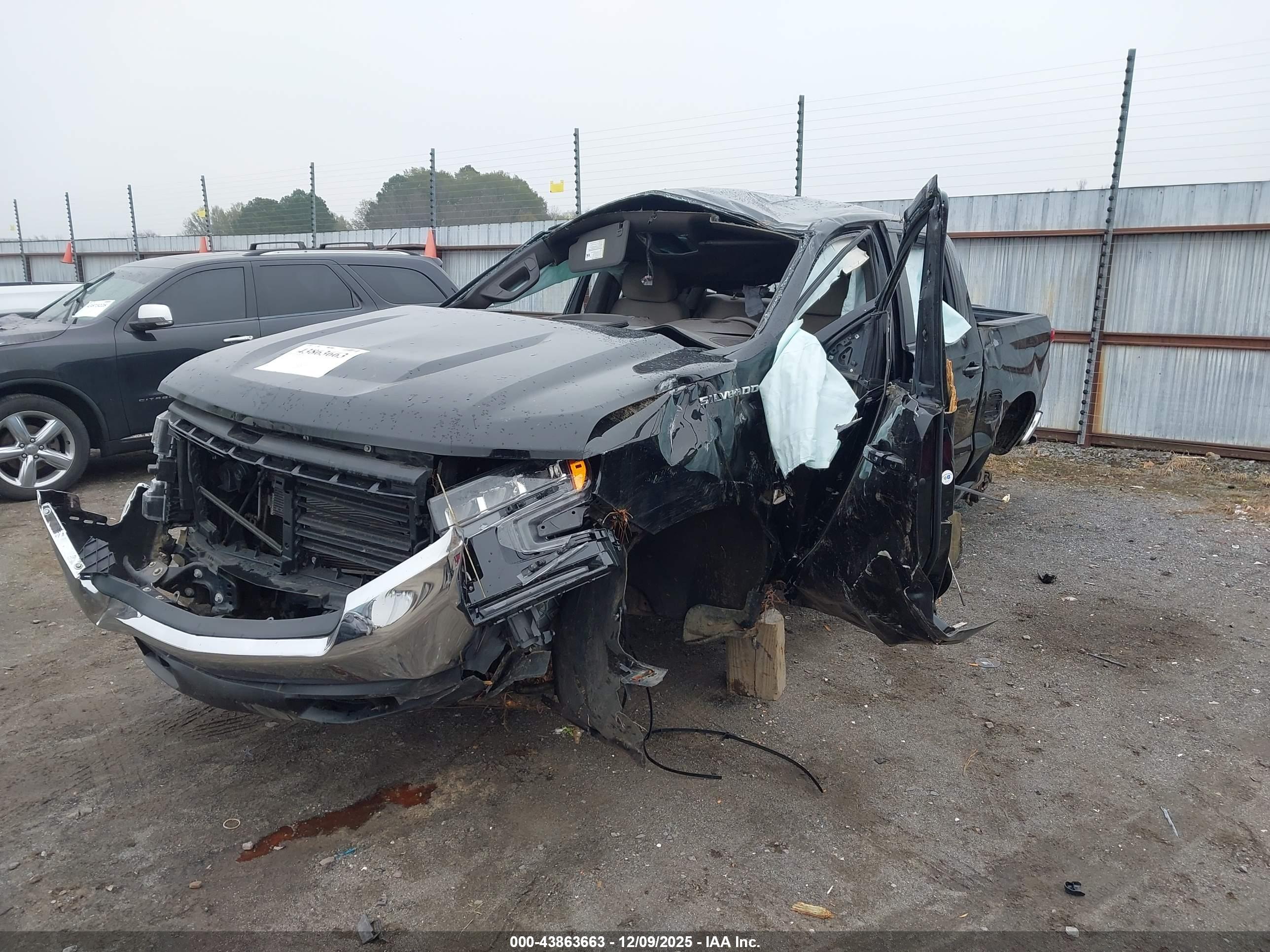 CHEVROLET SILVERADO image 6