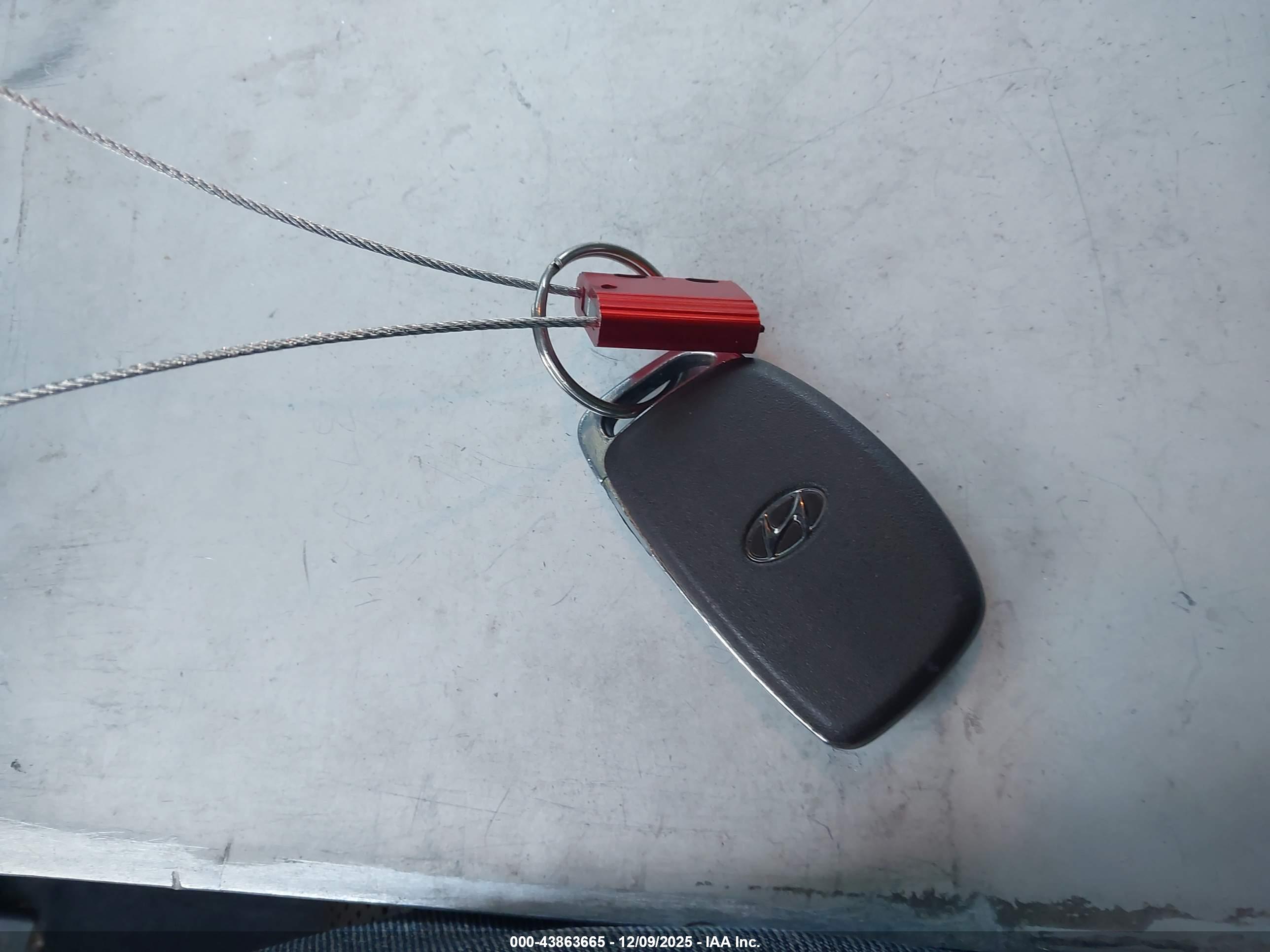 HYUNDAI TUCSON image 11