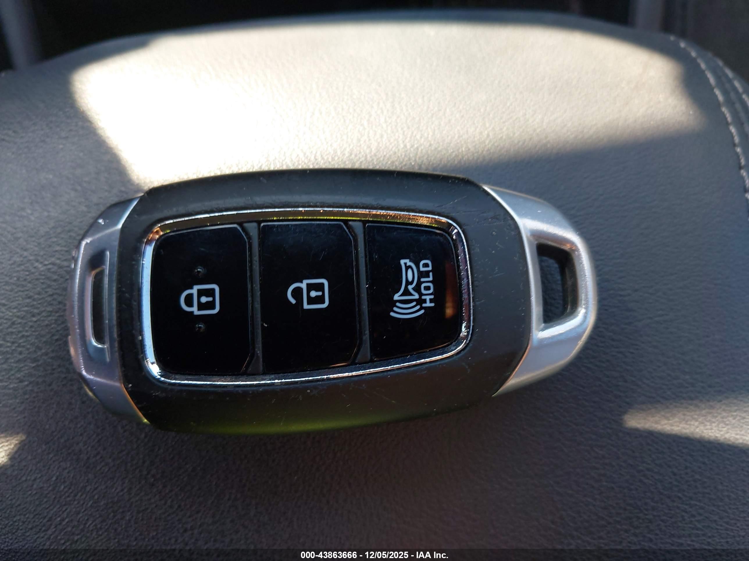 HYUNDAI SANTA image 11