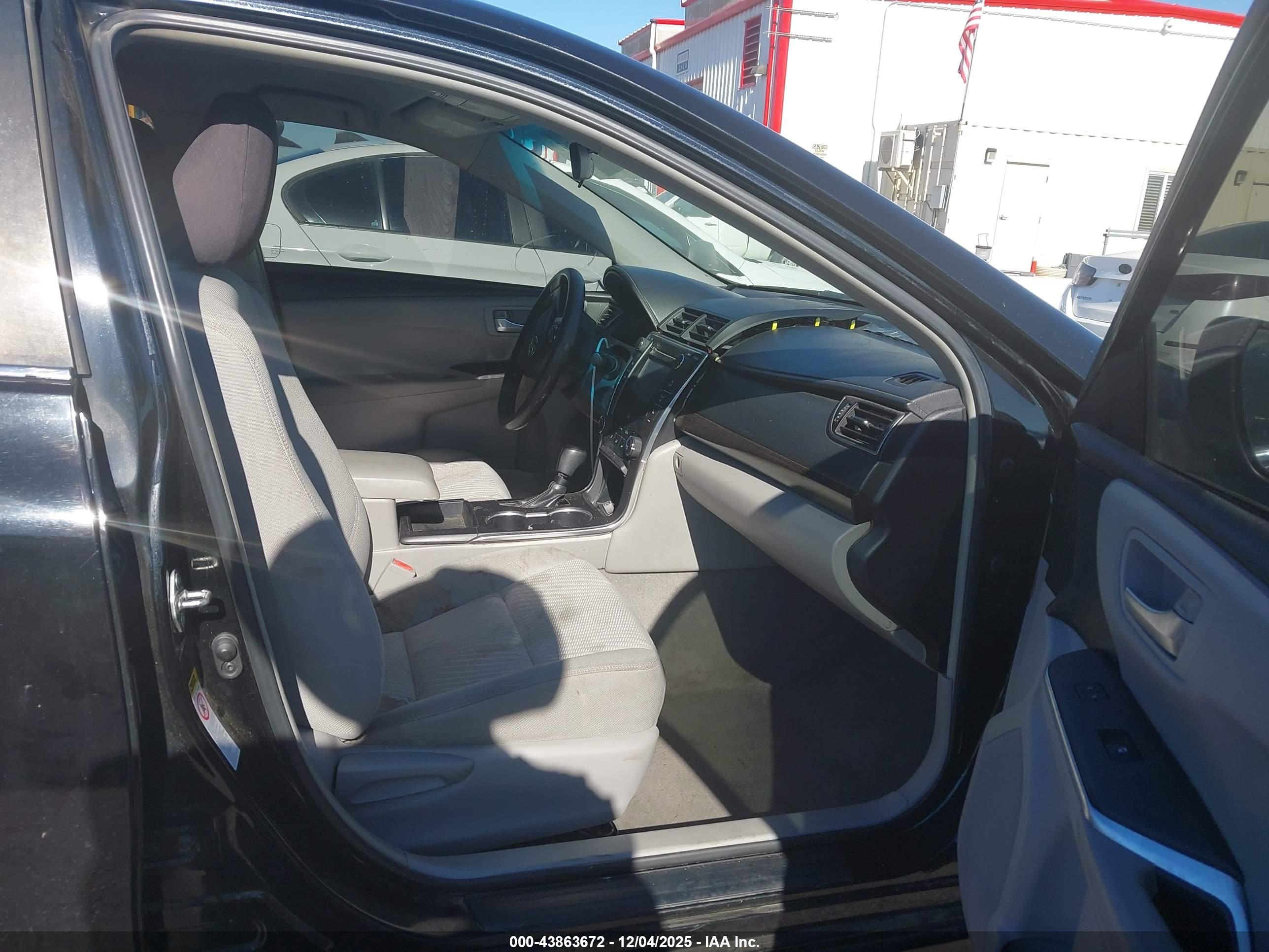 TOYOTA CAMRY image 5