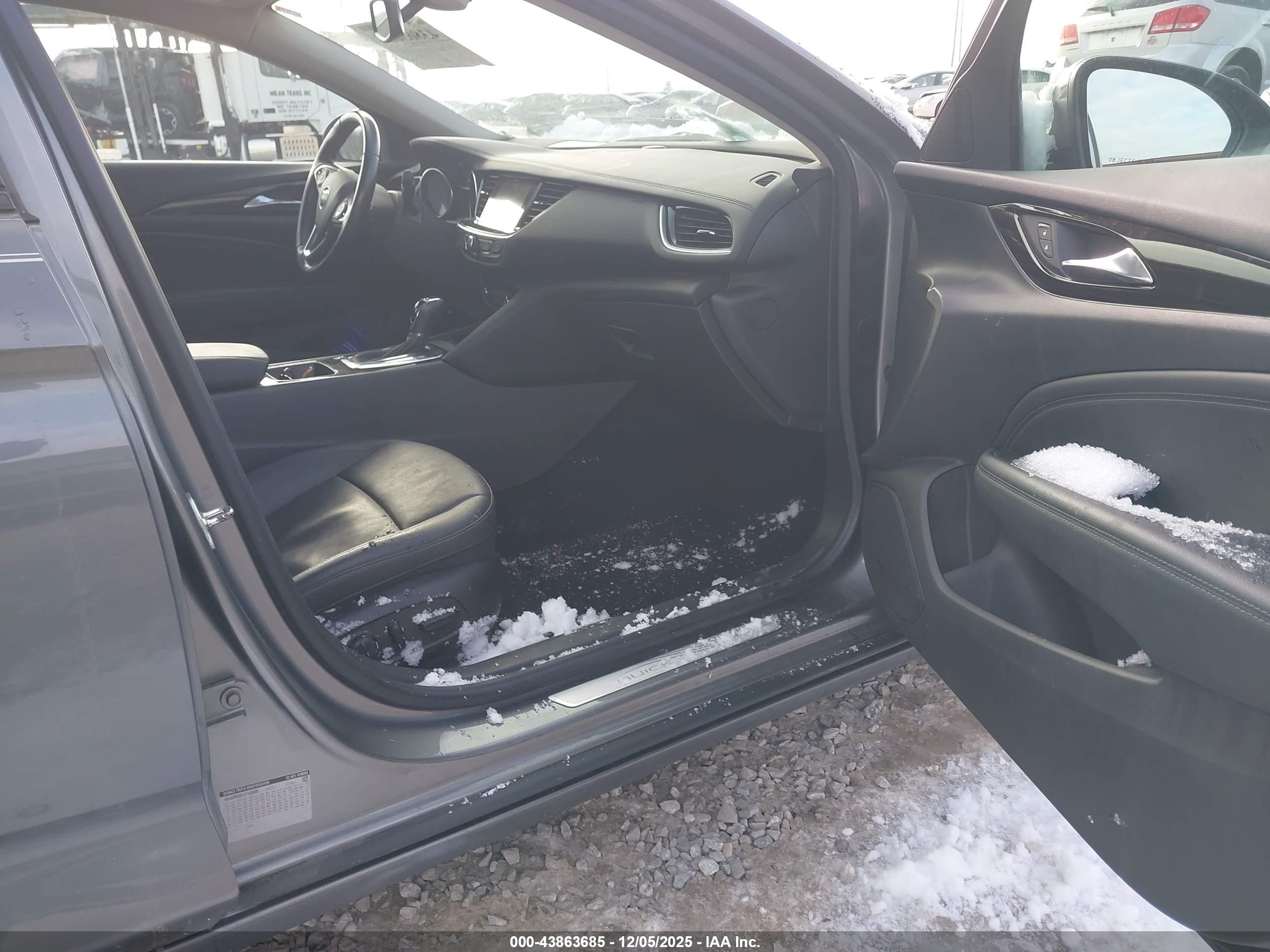 BUICK REGAL image 5