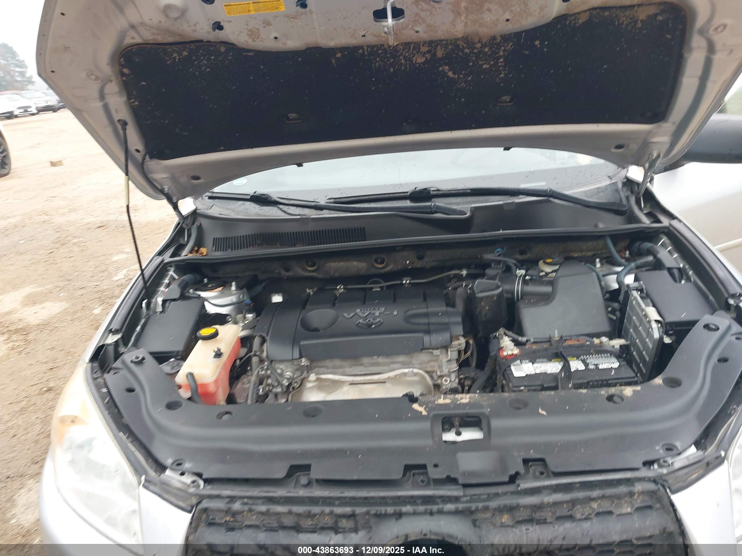 TOYOTA RAV4 image 10