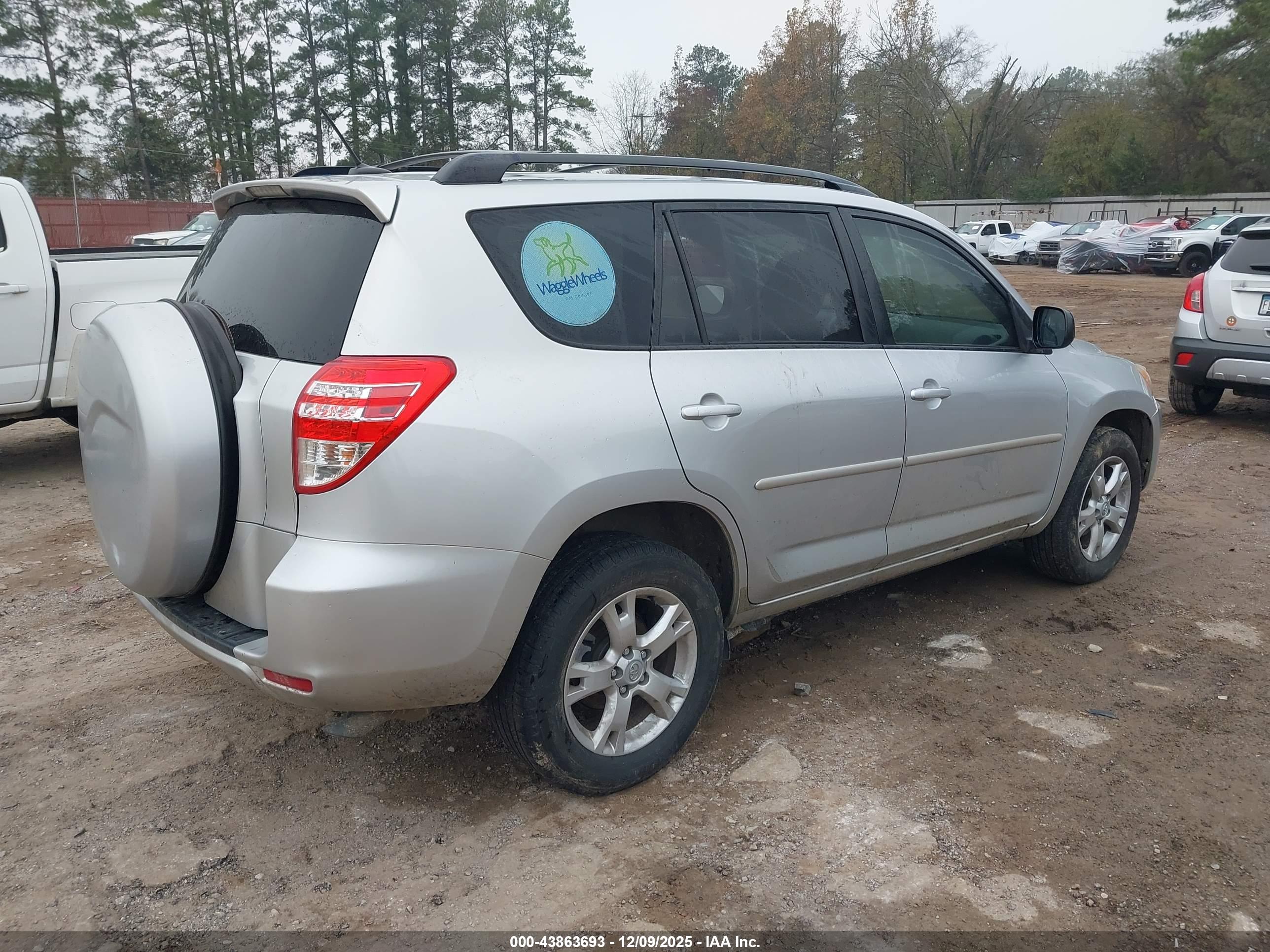 TOYOTA RAV4 image 4
