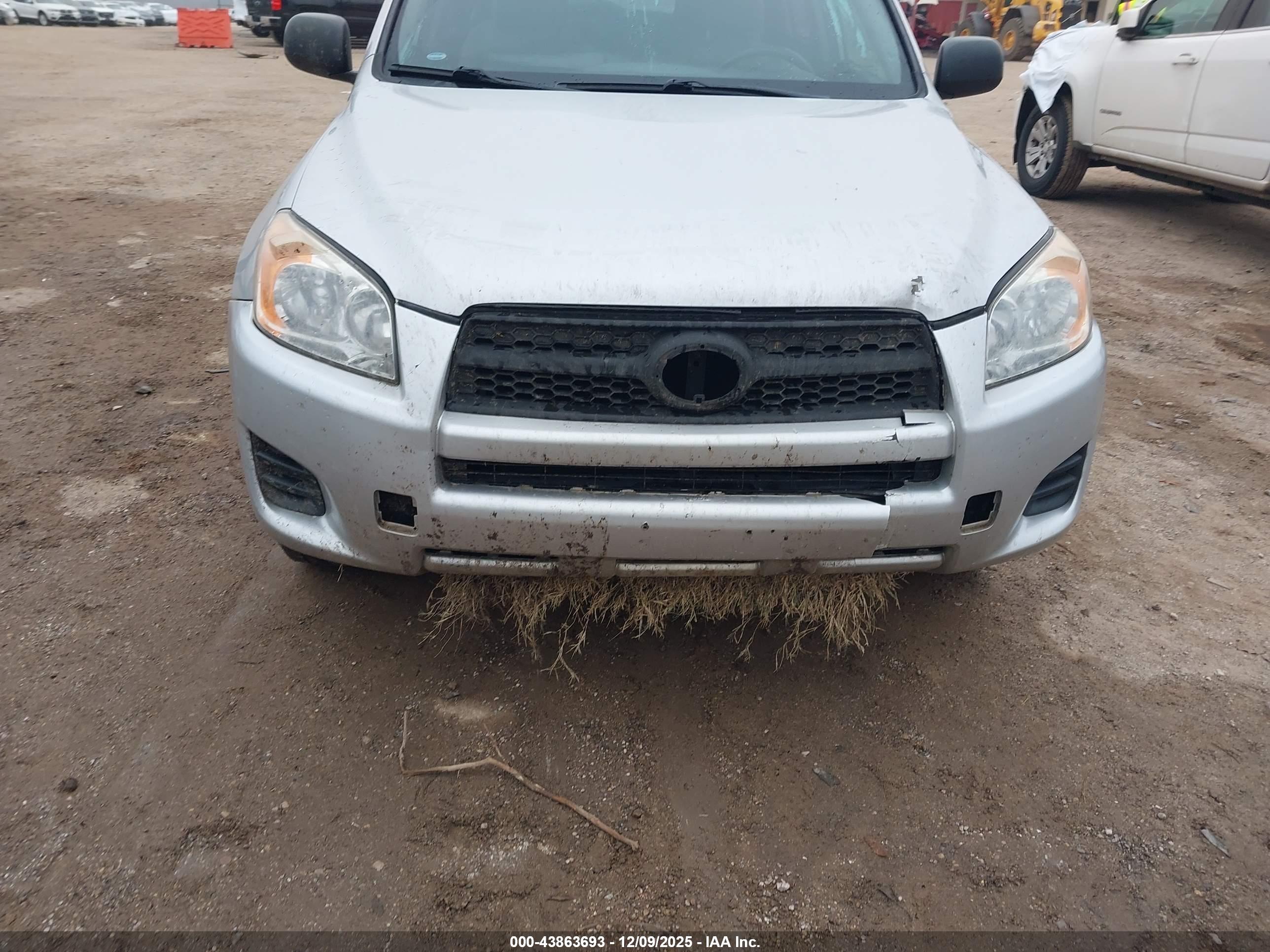TOYOTA RAV4 image 6
