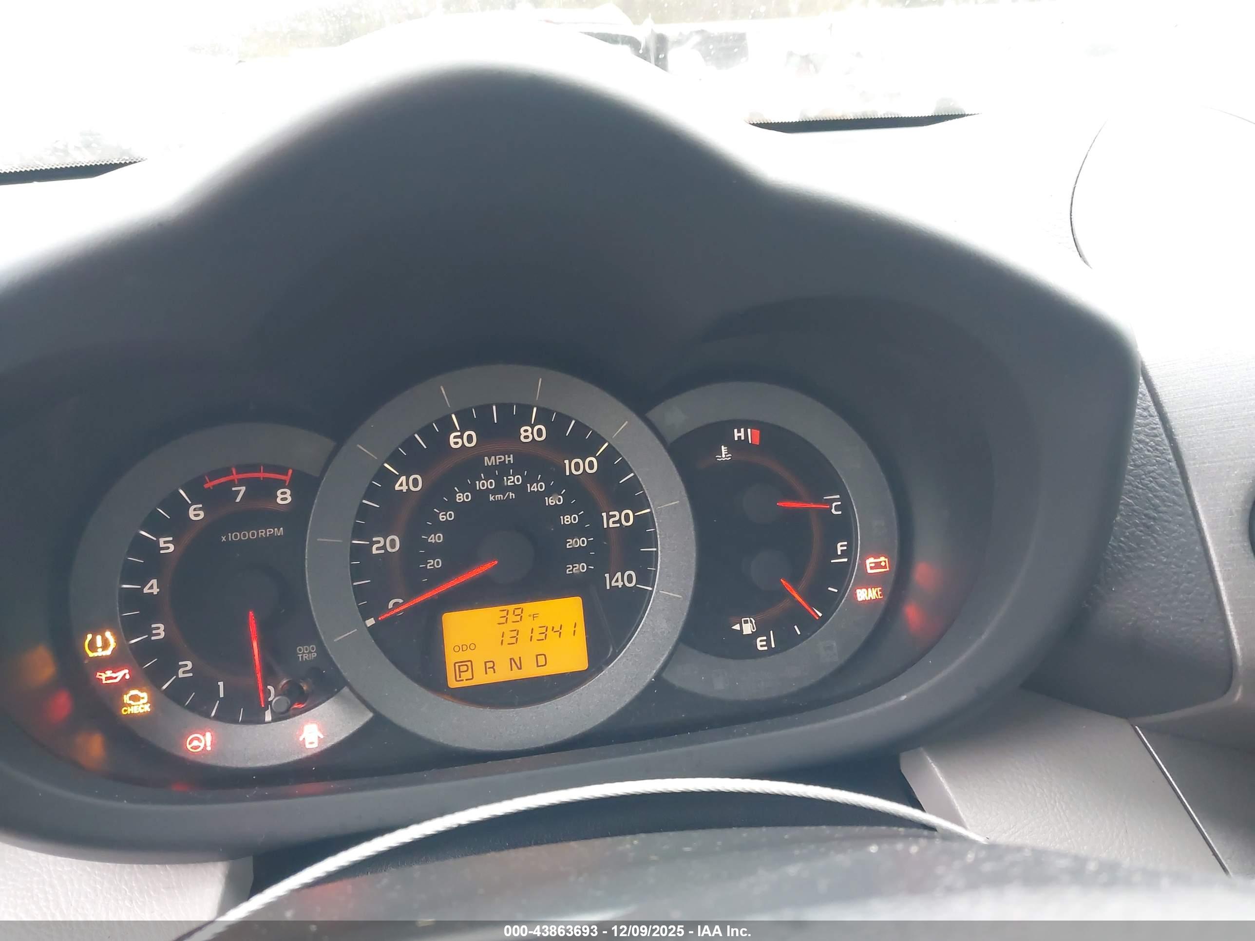 TOYOTA RAV4 image 7