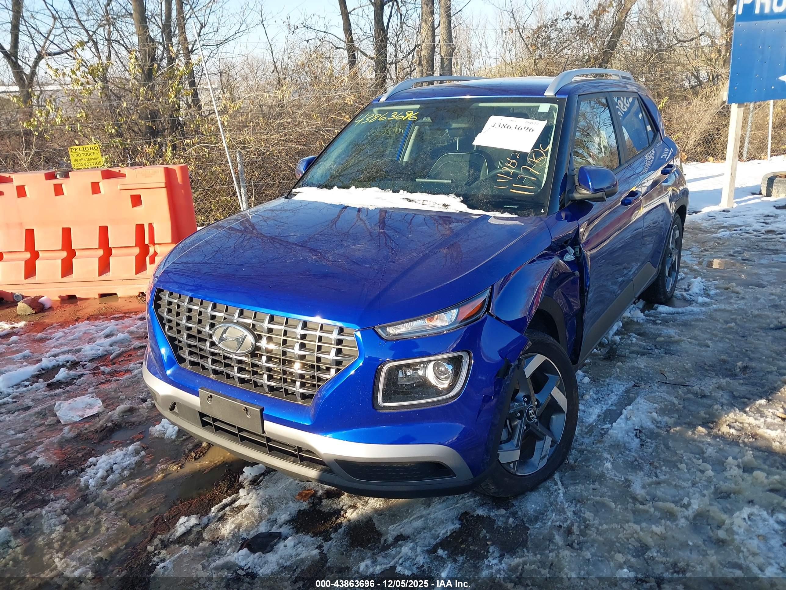 HYUNDAI VENUE image 2