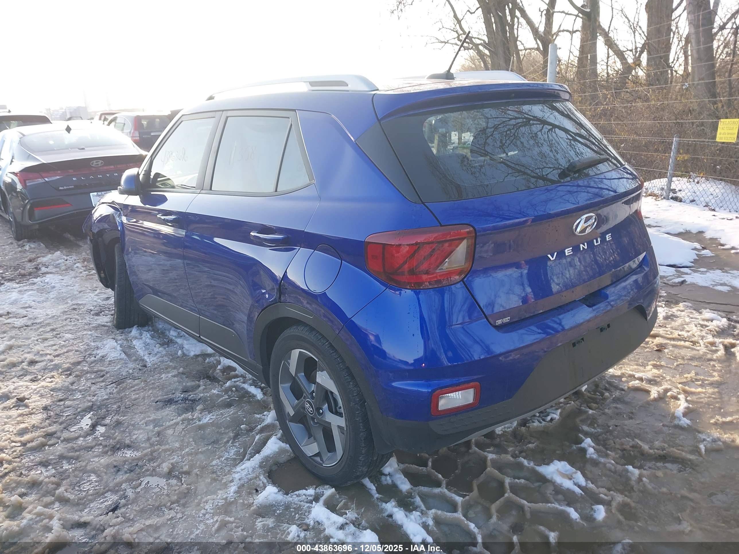 HYUNDAI VENUE image 3