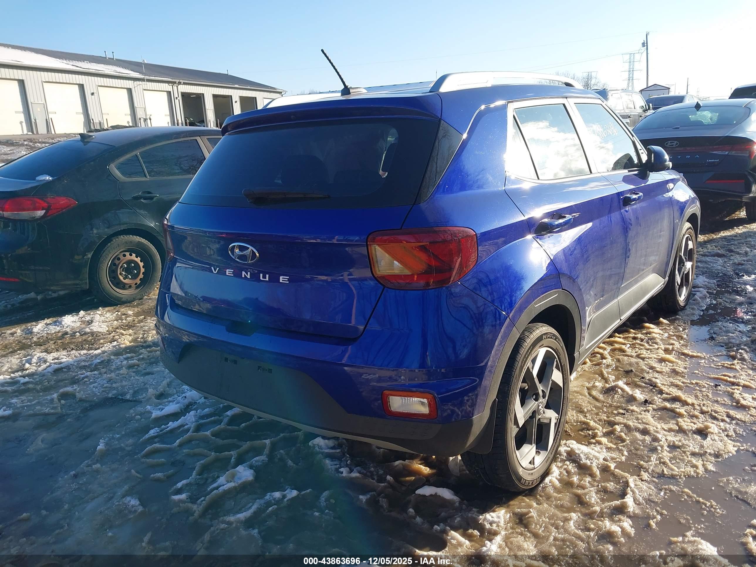 HYUNDAI VENUE image 4