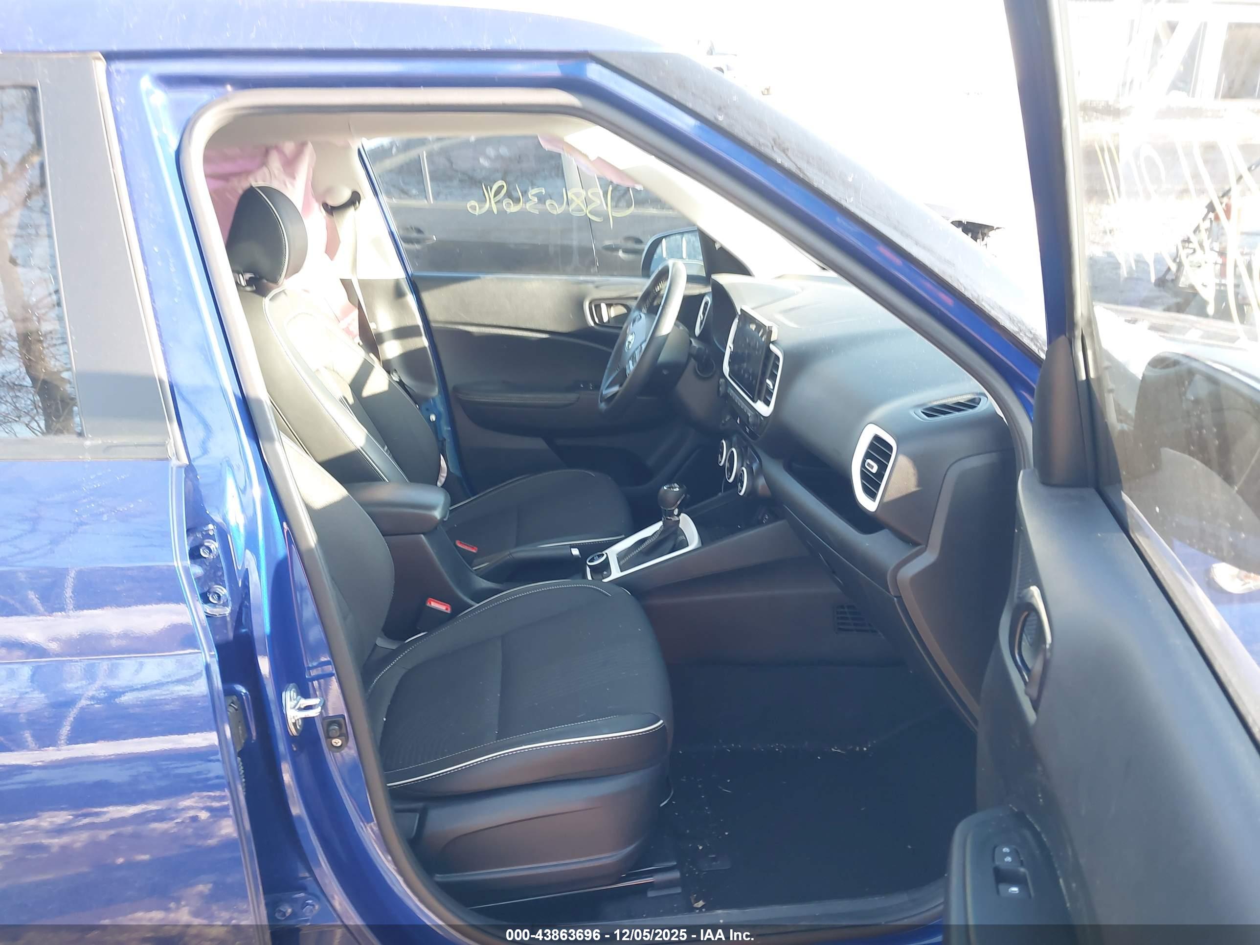 HYUNDAI VENUE image 5