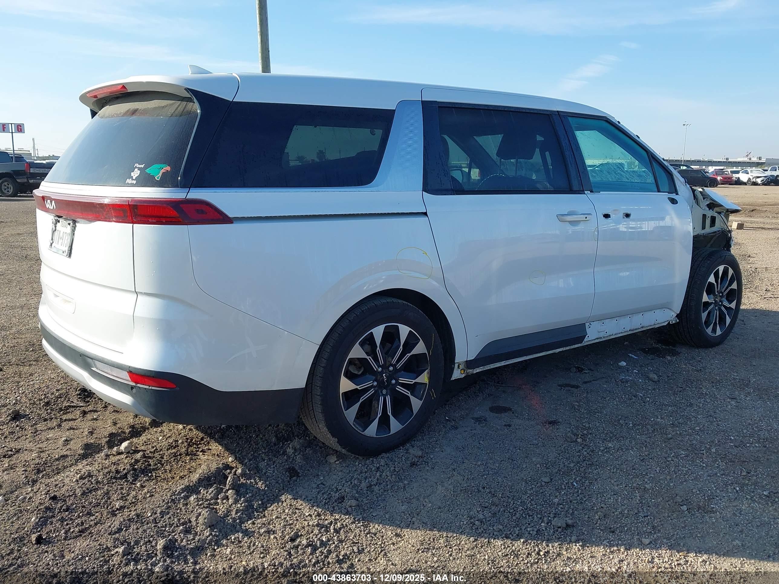 KIA CARNIVAL image 4