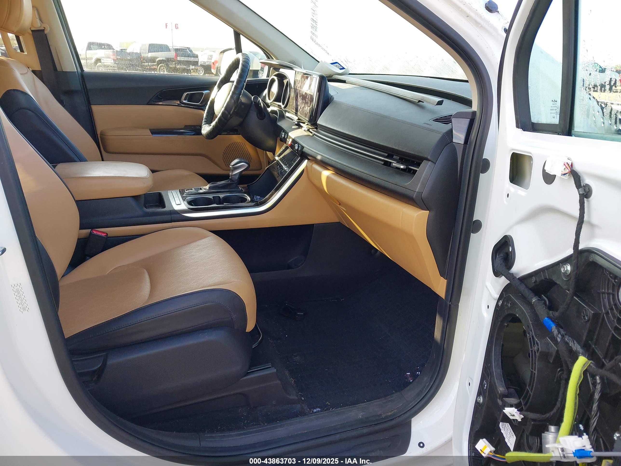 KIA CARNIVAL image 5