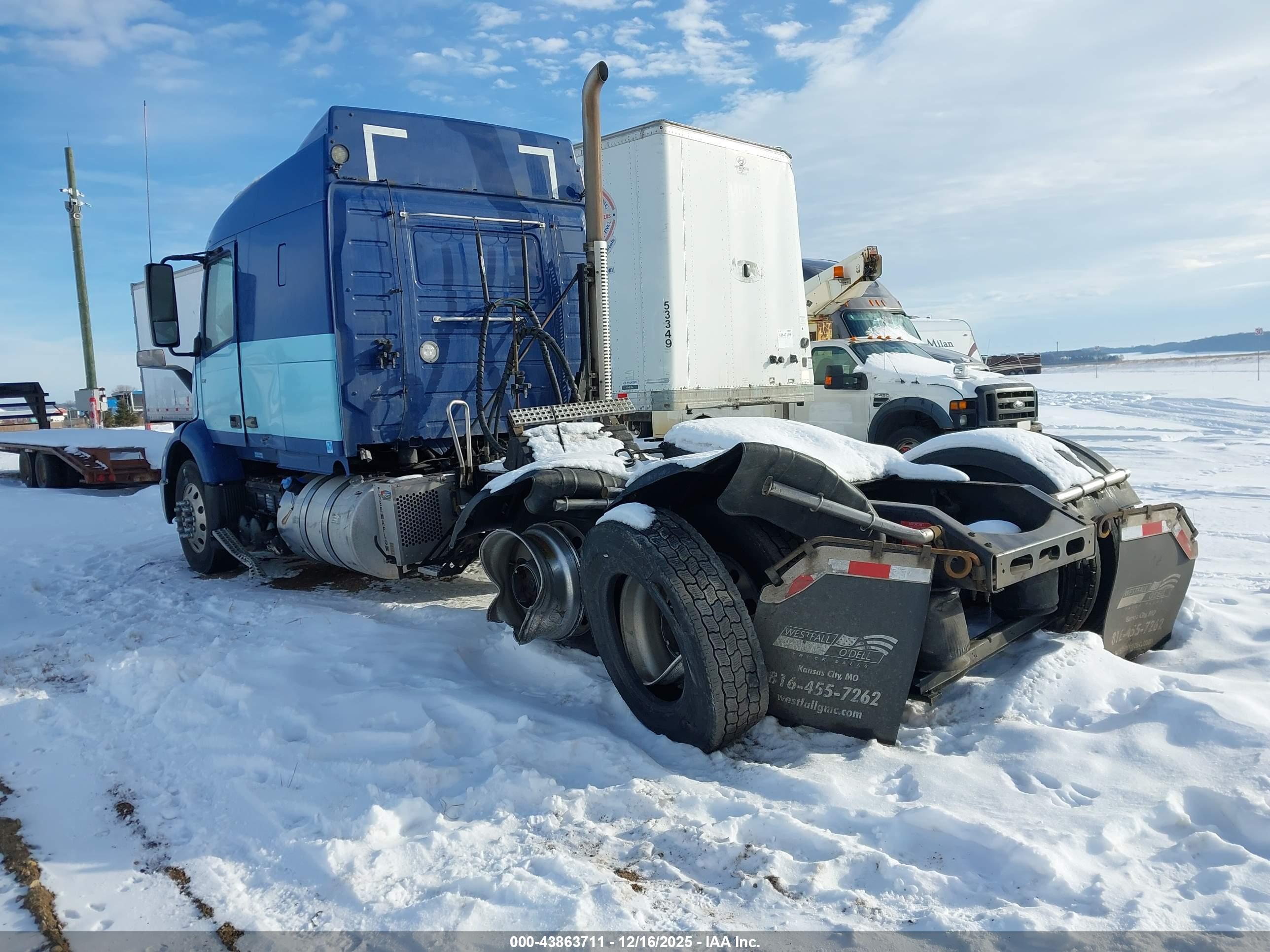 VOLVO VNR image 3