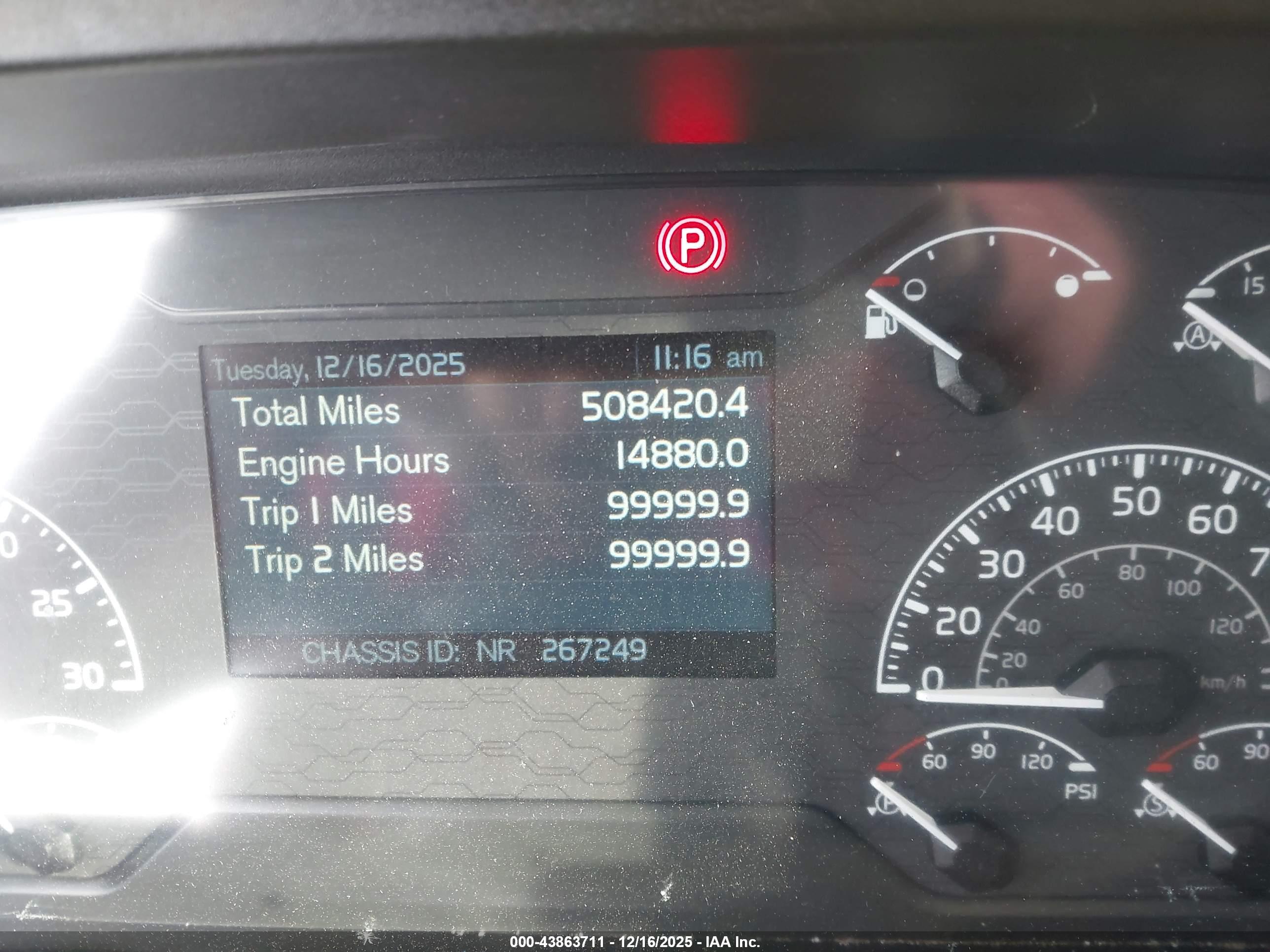 VOLVO VNR image 6