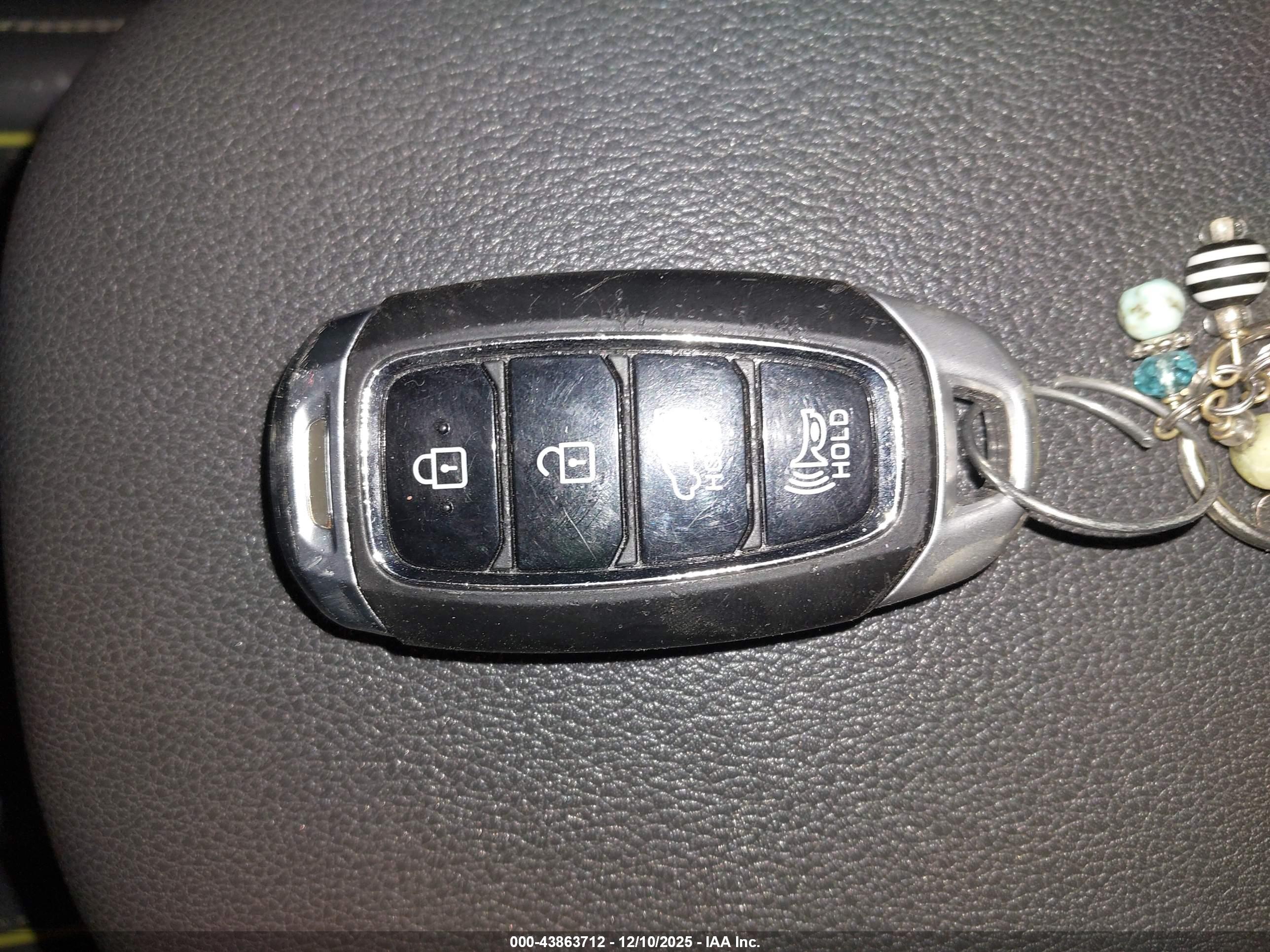 HYUNDAI KONA image 11