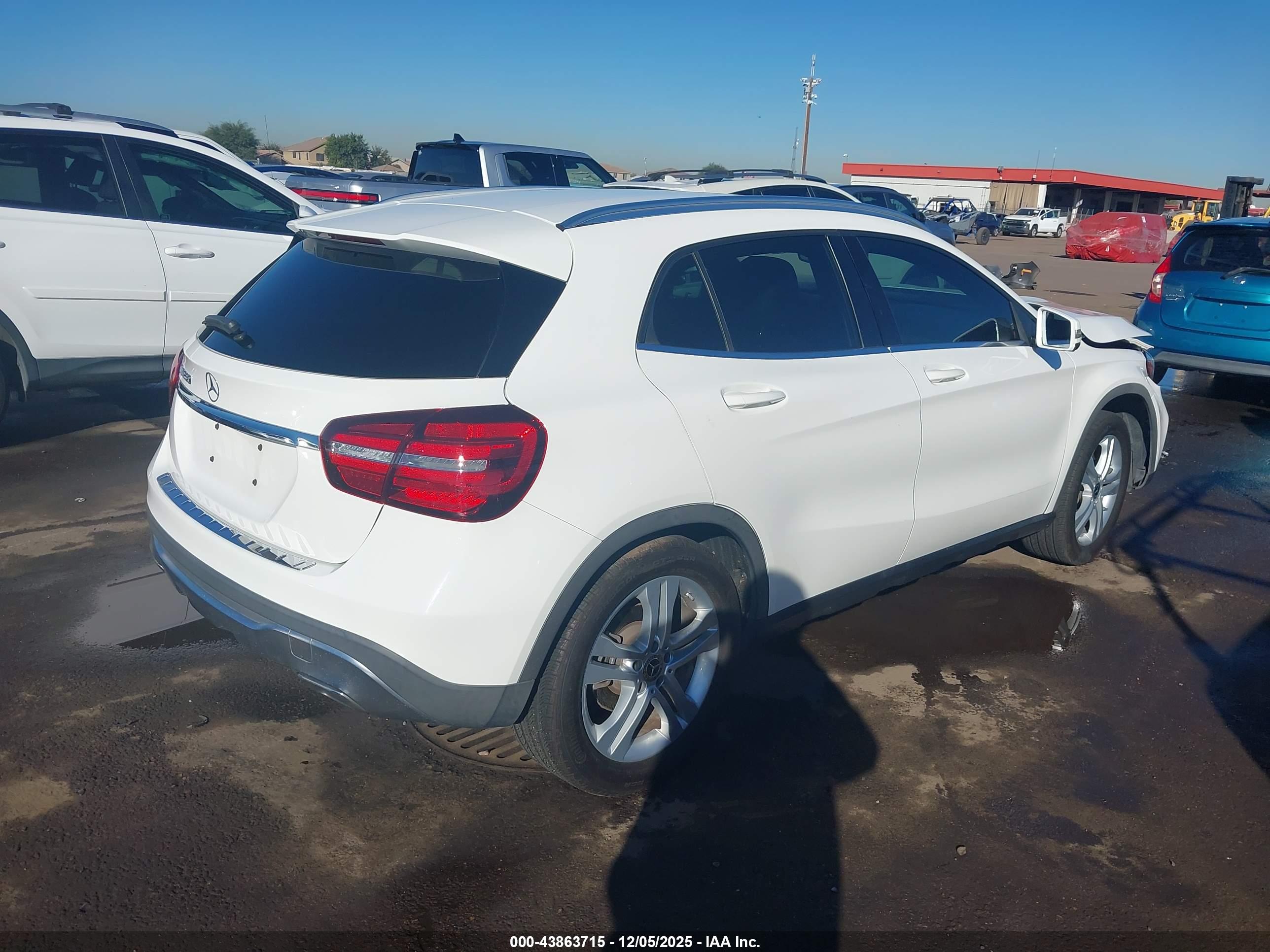 MERCEDES-BENZ GLA image 4