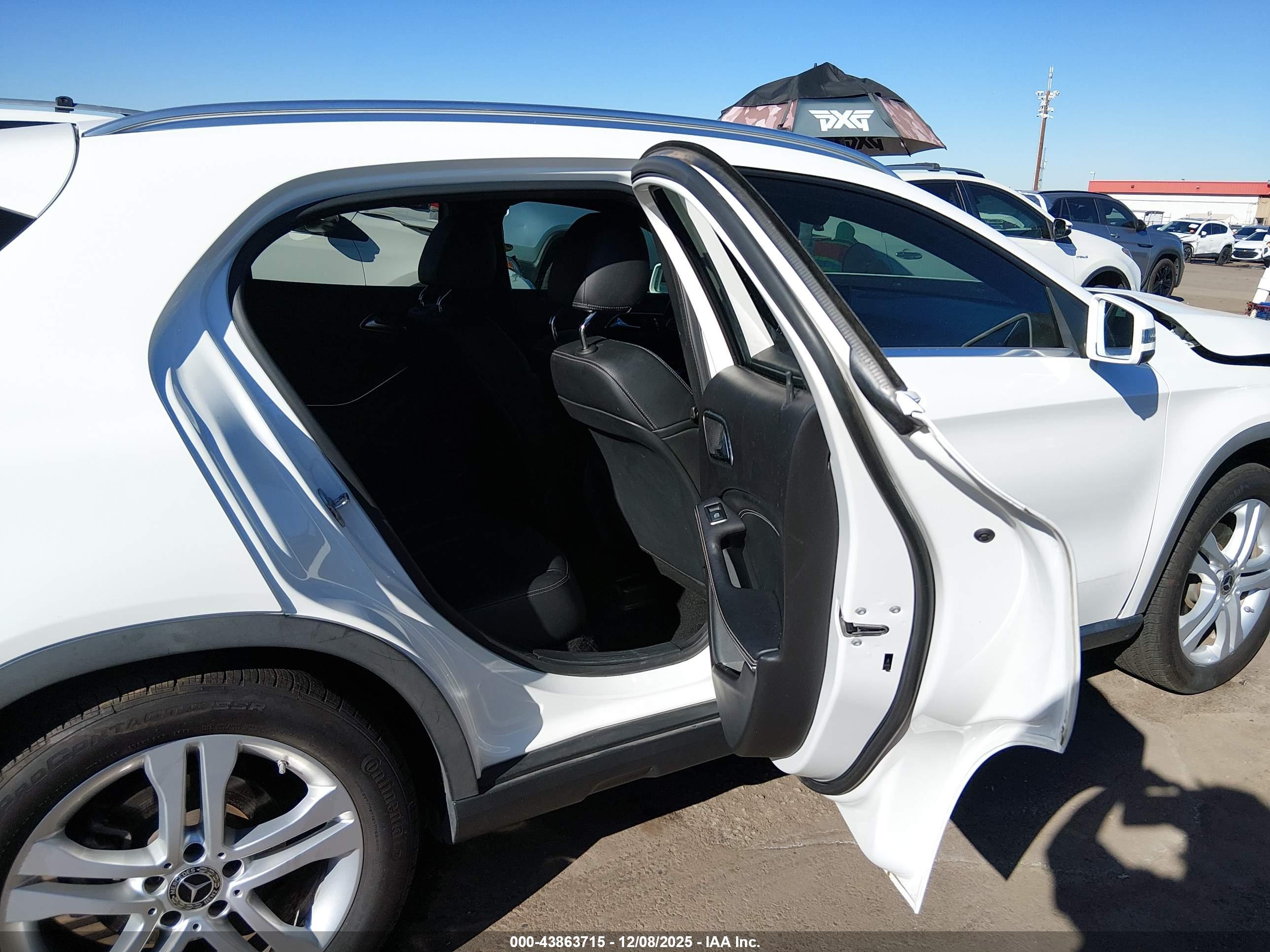 MERCEDES-BENZ GLA image 8