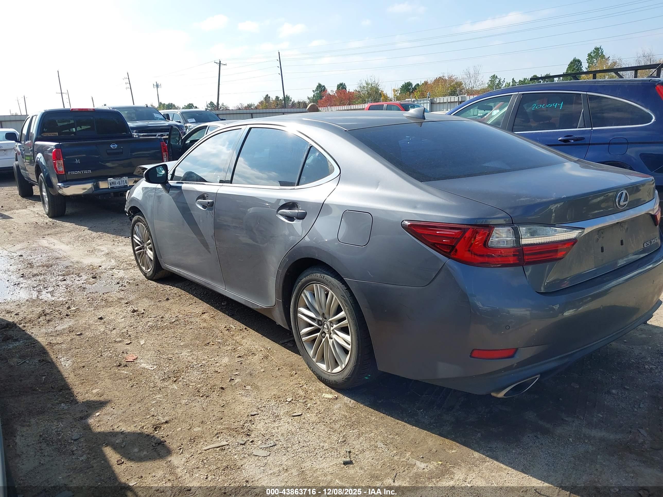 LEXUS ES image 3