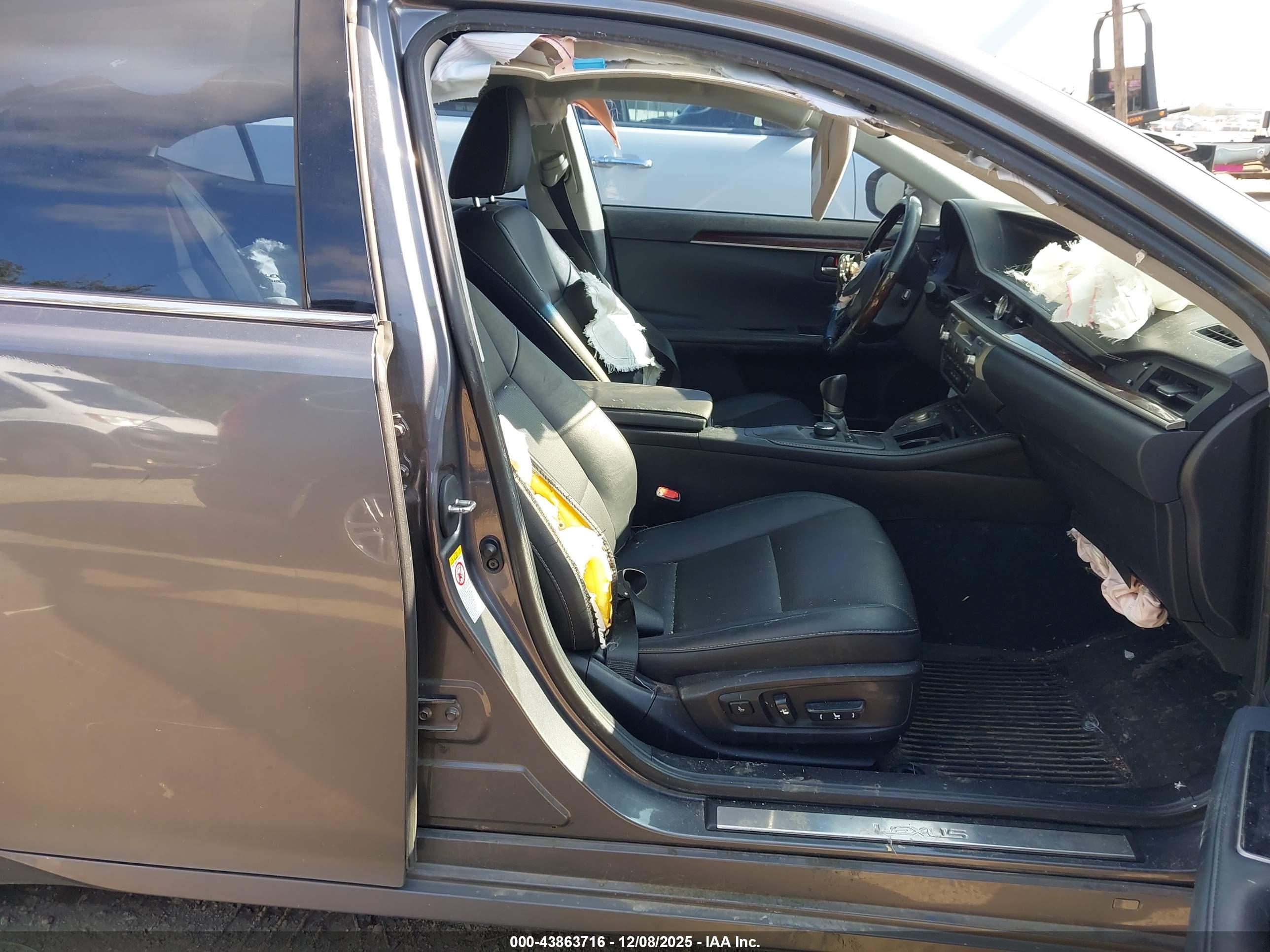 LEXUS ES image 5