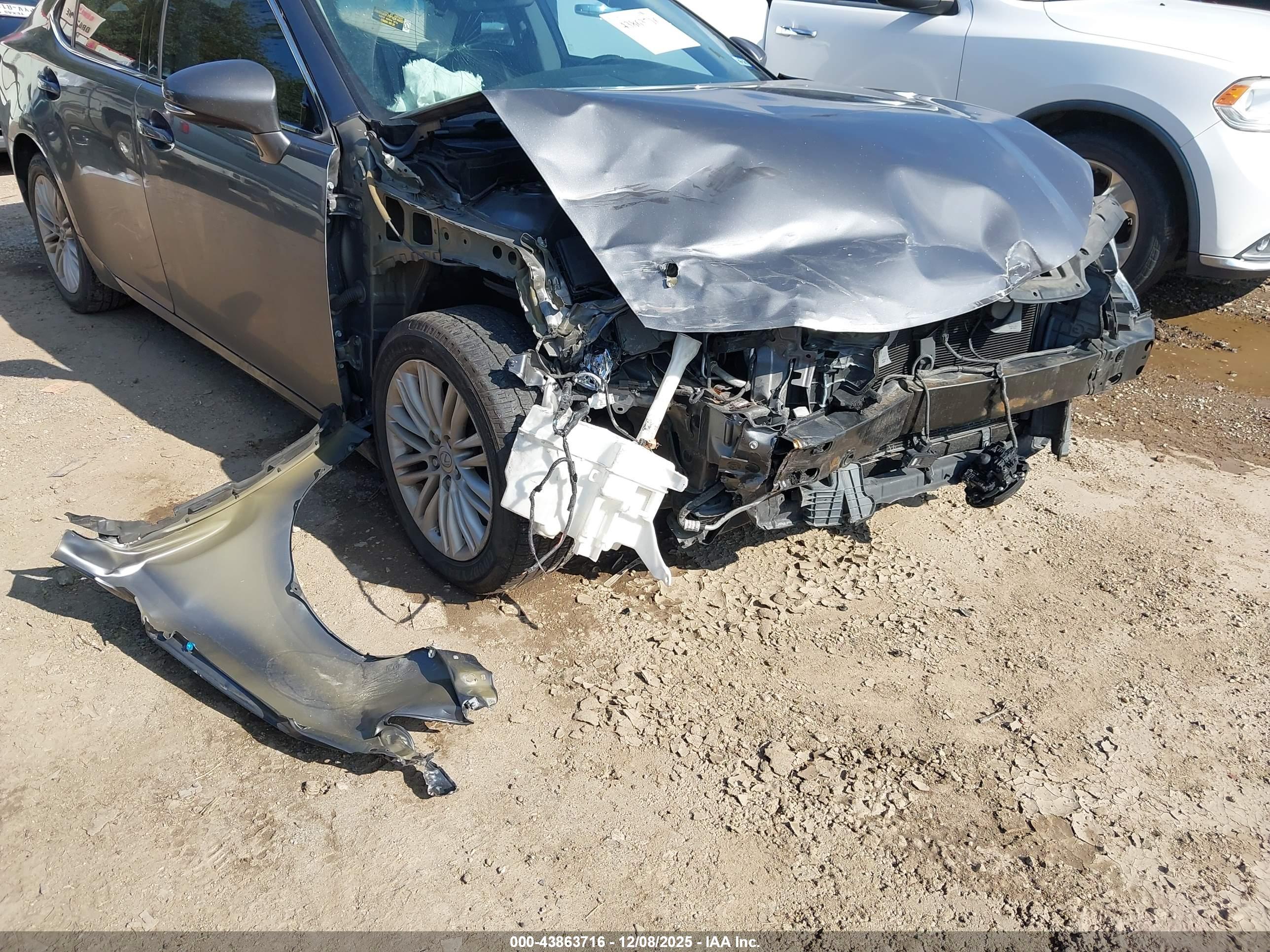 LEXUS ES image 6