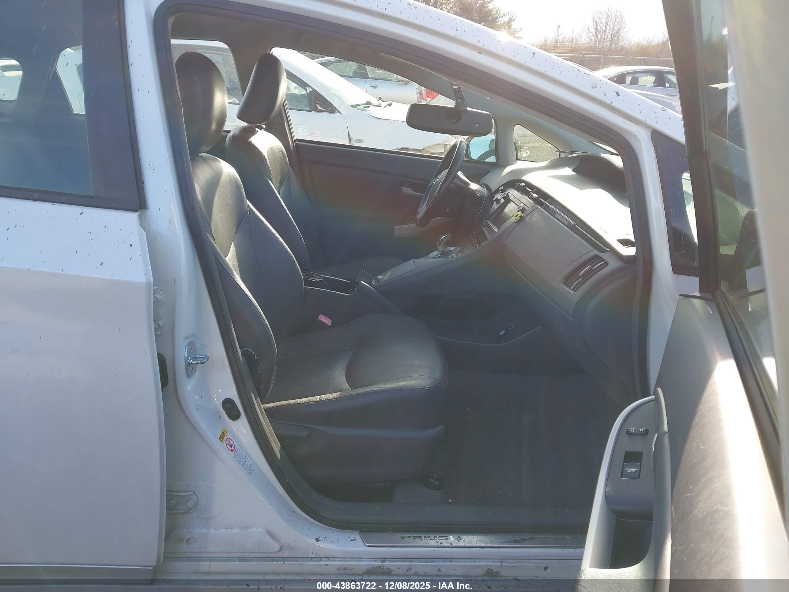 TOYOTA PRIUS image 5