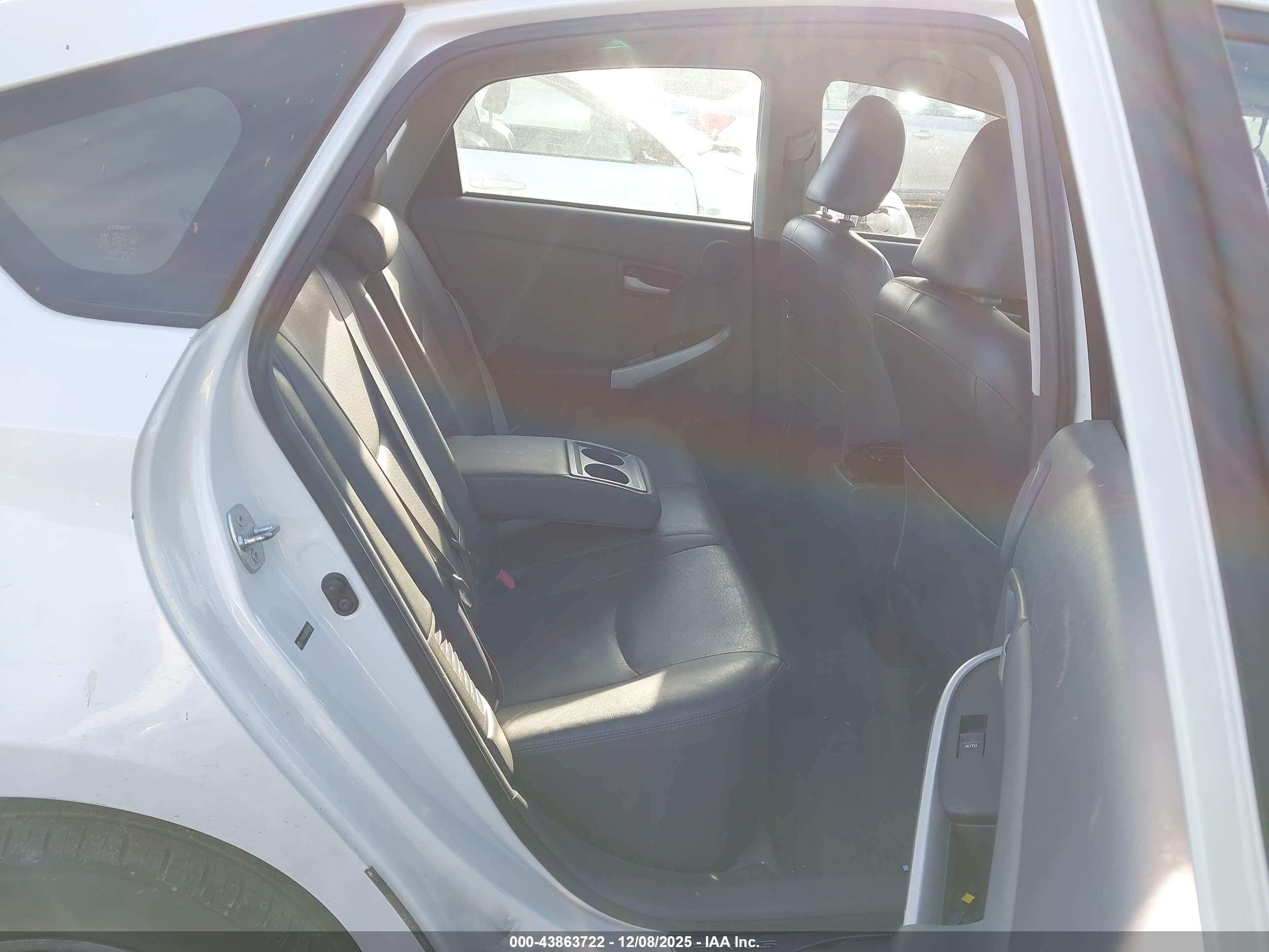 TOYOTA PRIUS image 8