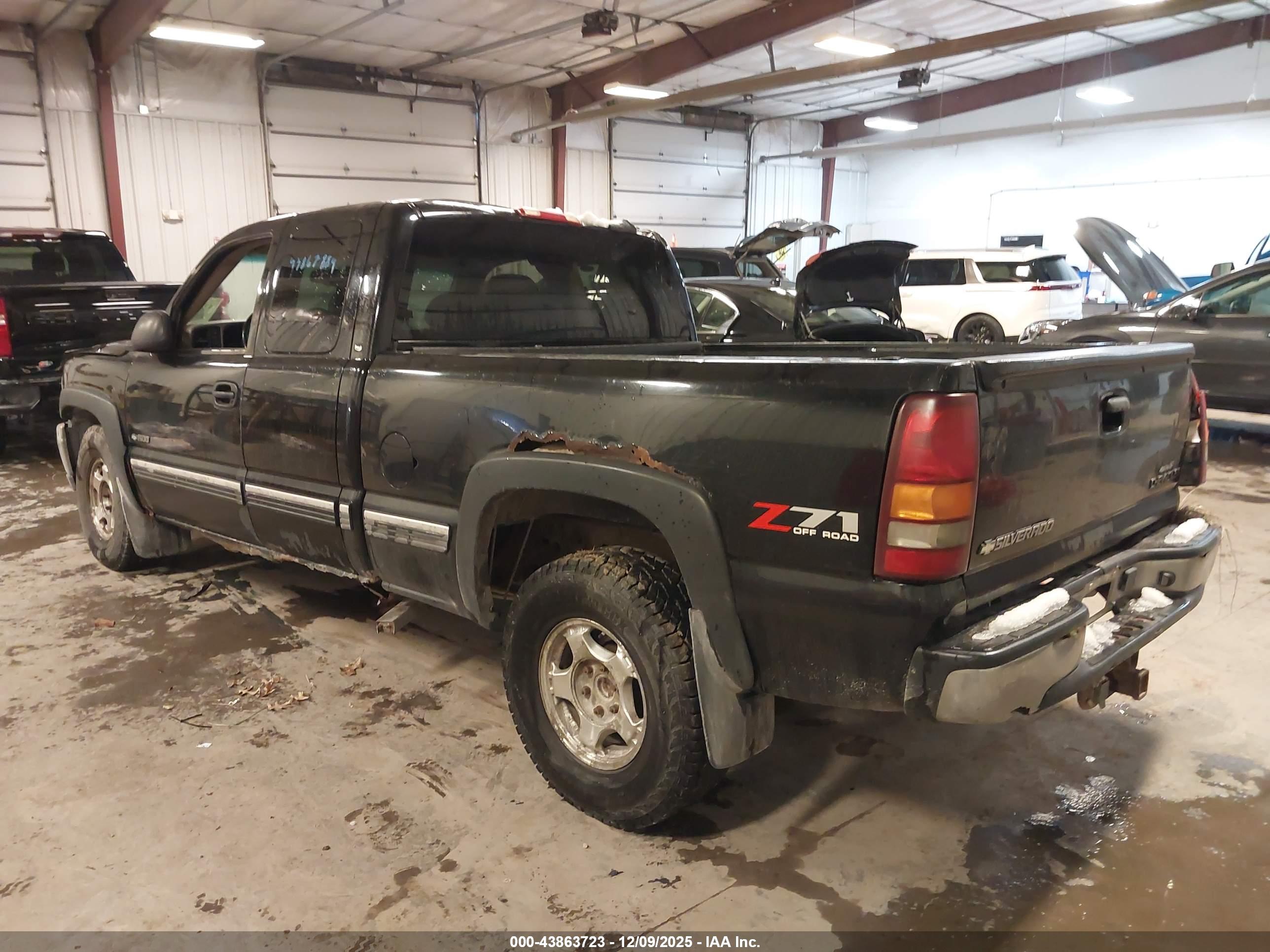 CHEVROLET SILVERADO image 3