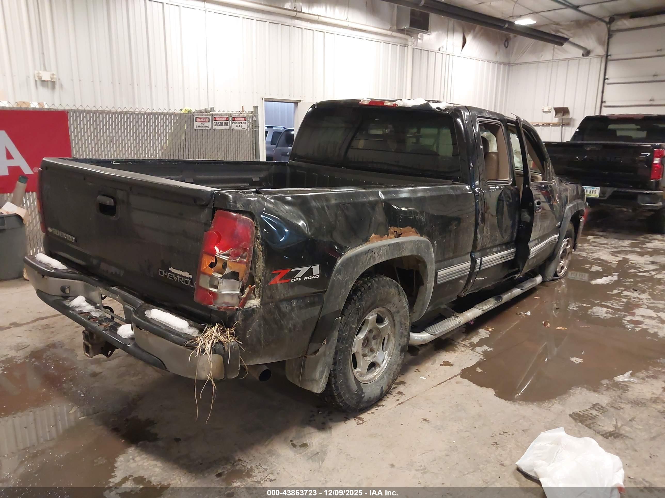 CHEVROLET SILVERADO image 4