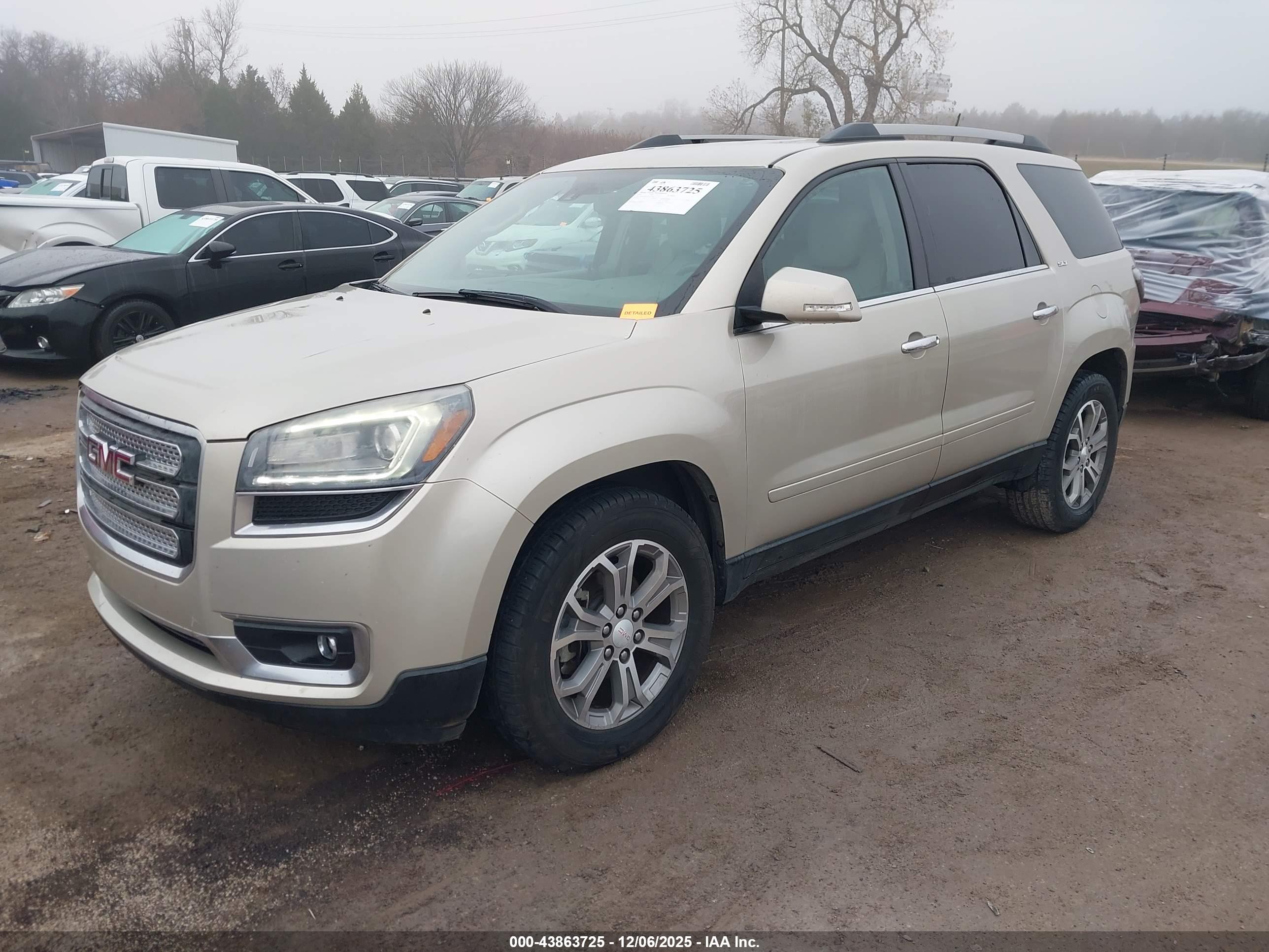 GMC ACADIA image 2