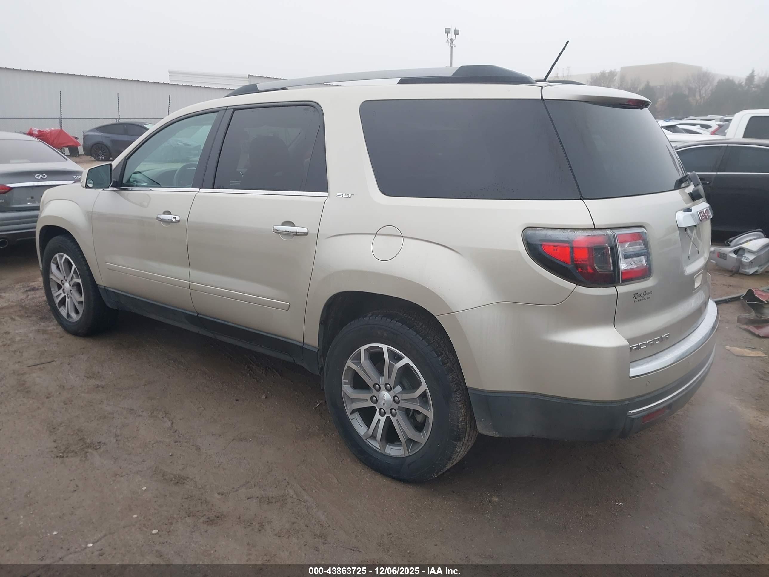 GMC ACADIA image 3