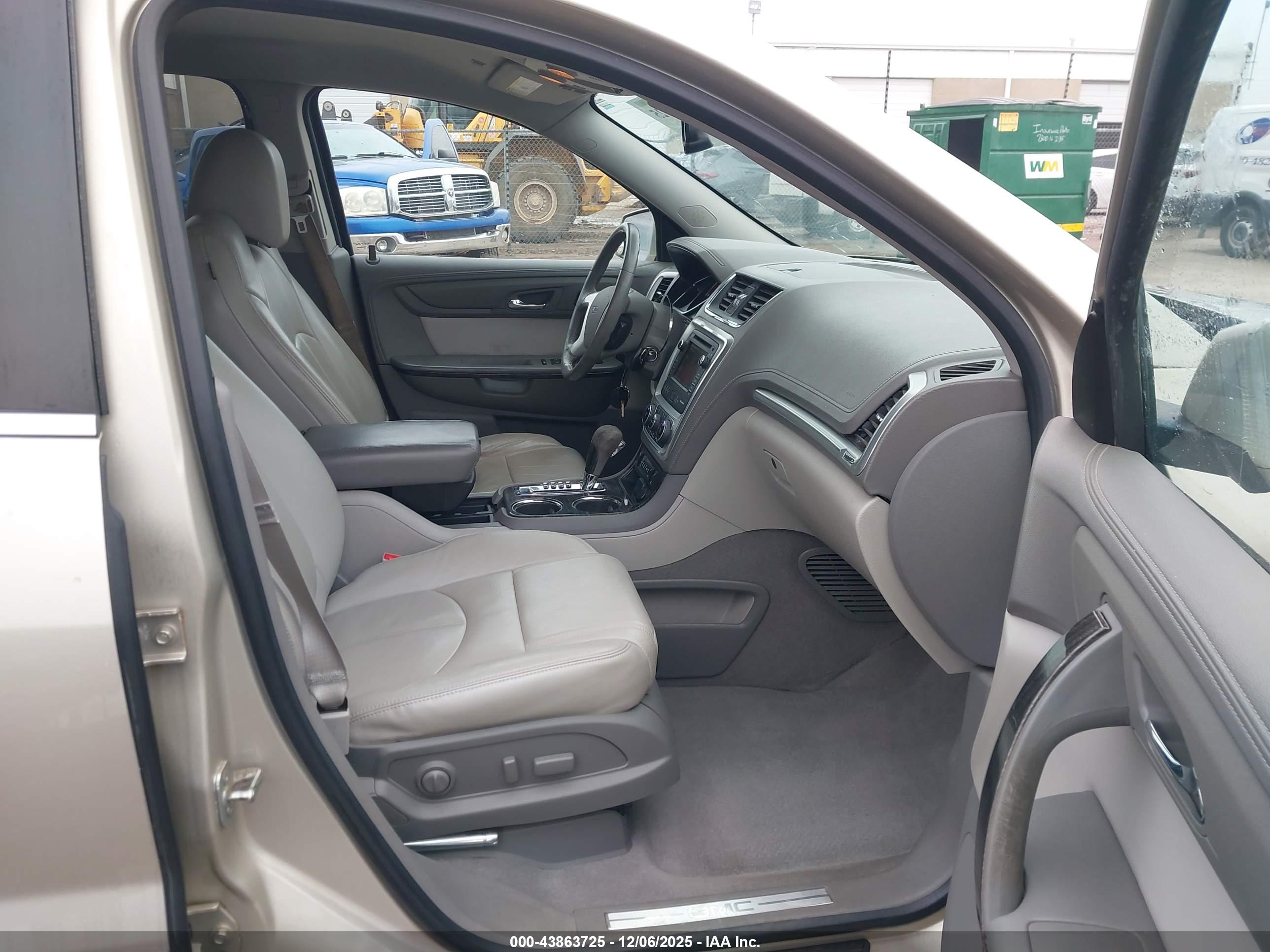 GMC ACADIA image 5