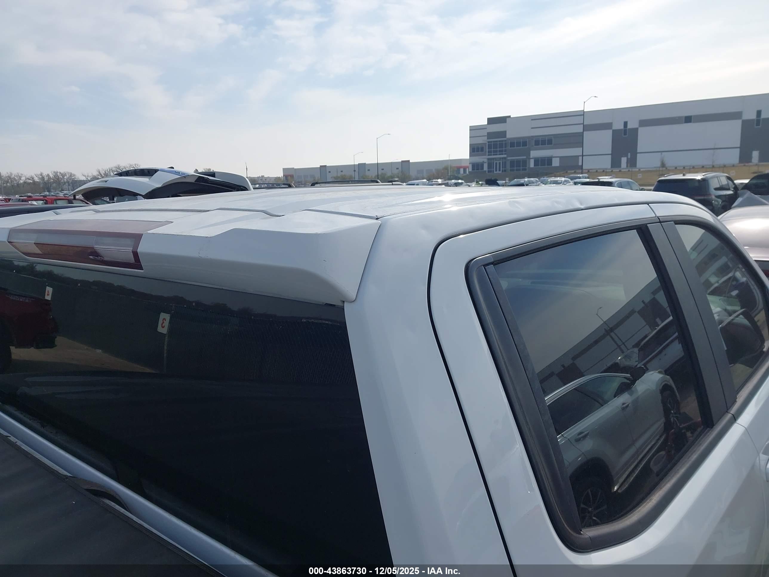 CHEVROLET SILVERADO image 6