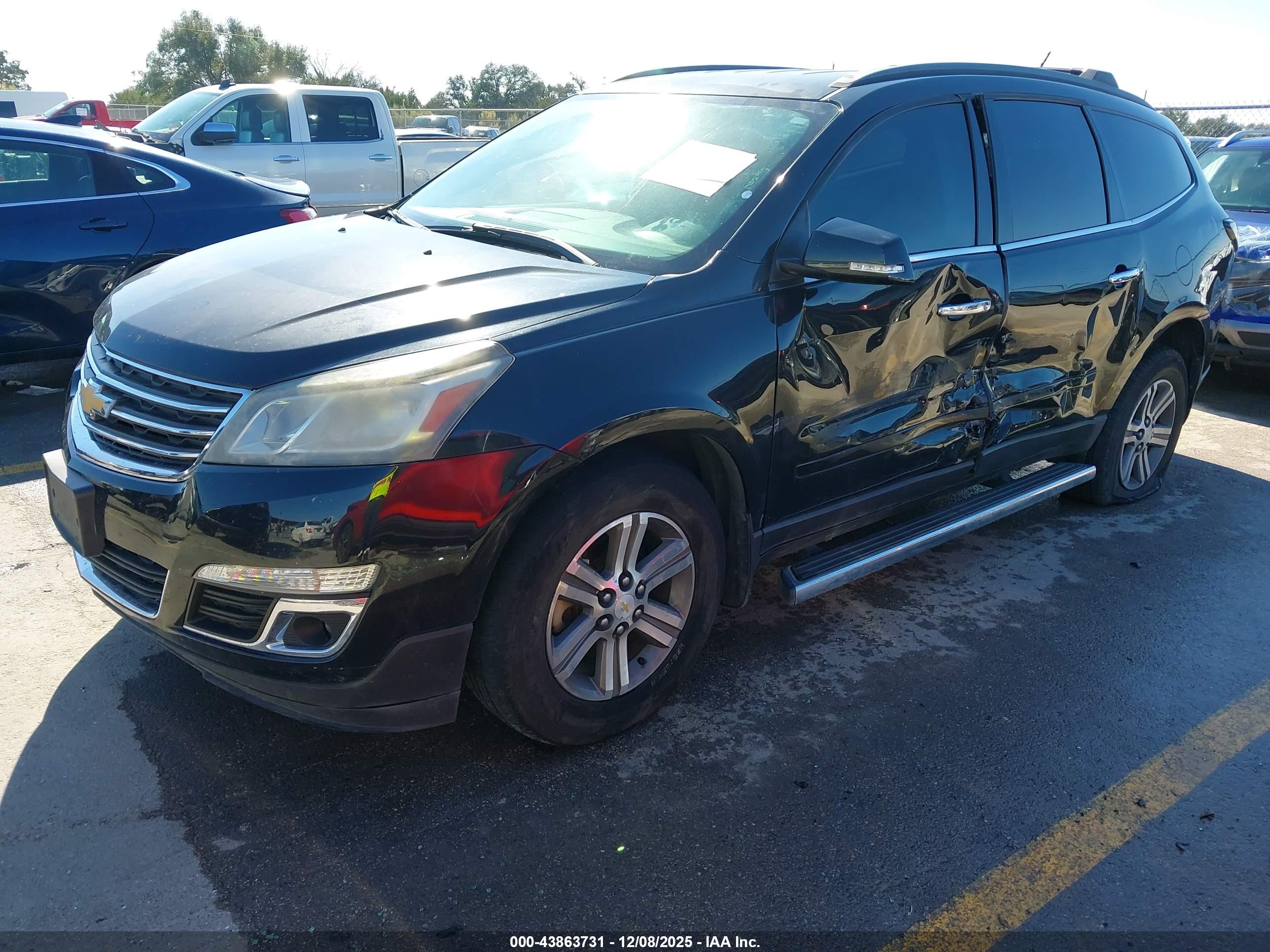 CHEVROLET TRAVERSE image 2