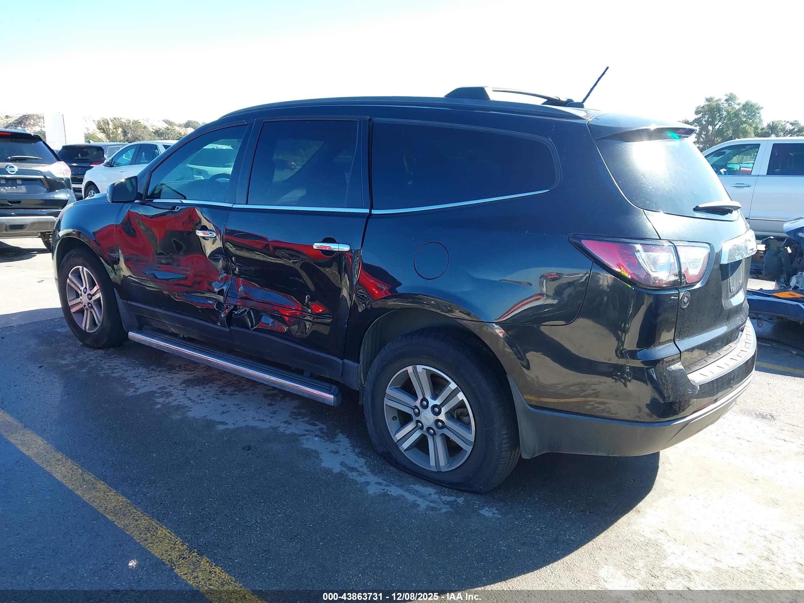 CHEVROLET TRAVERSE image 3
