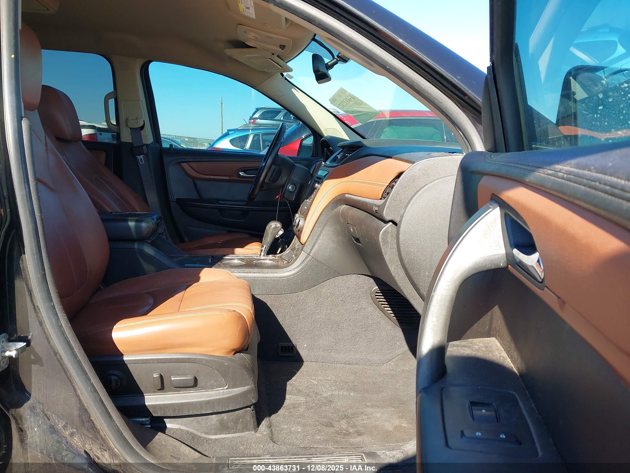 CHEVROLET TRAVERSE image 5